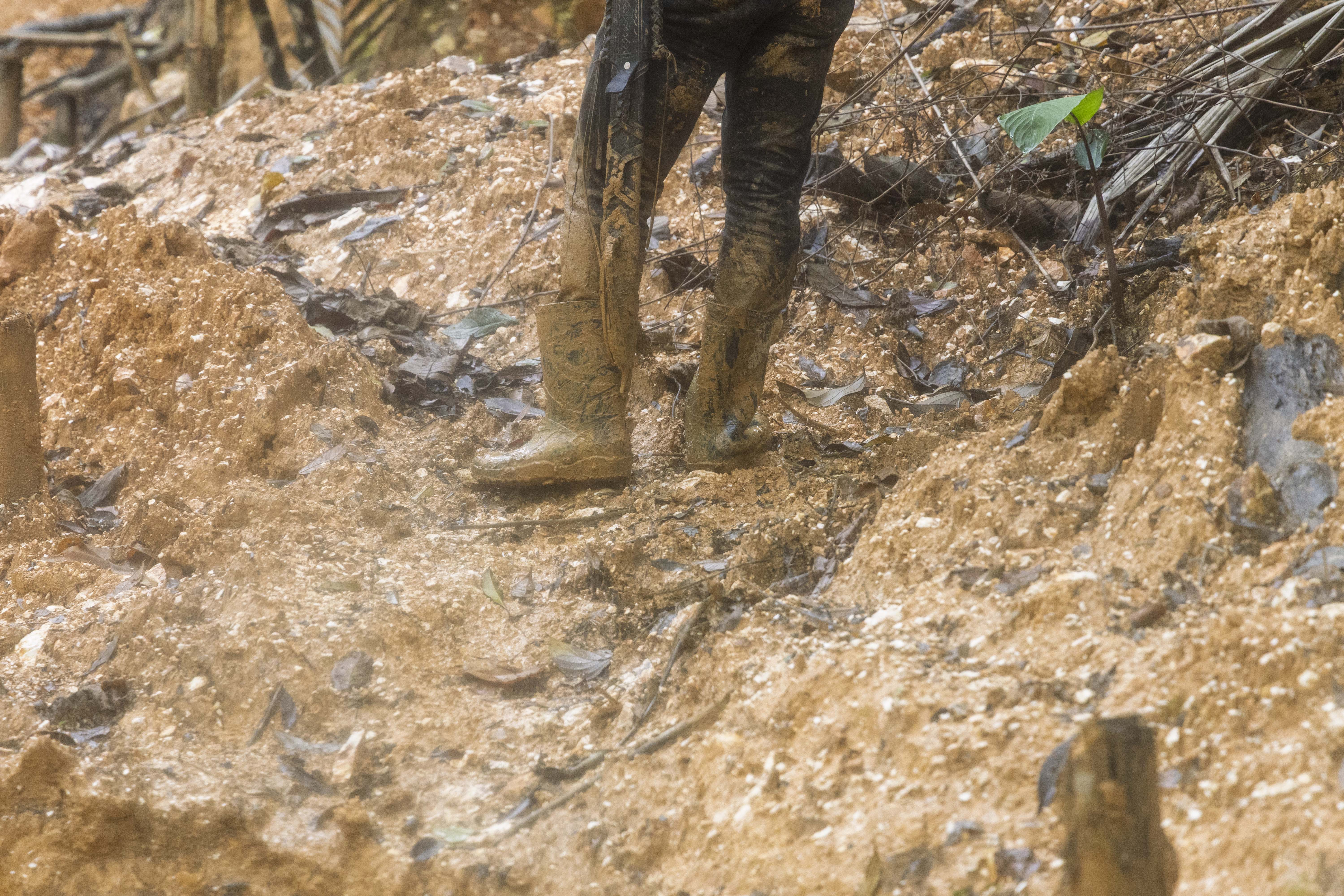 Túneles de extracción ilegal de 20 a 30 metros de profundidad en el cerro Conchudita.