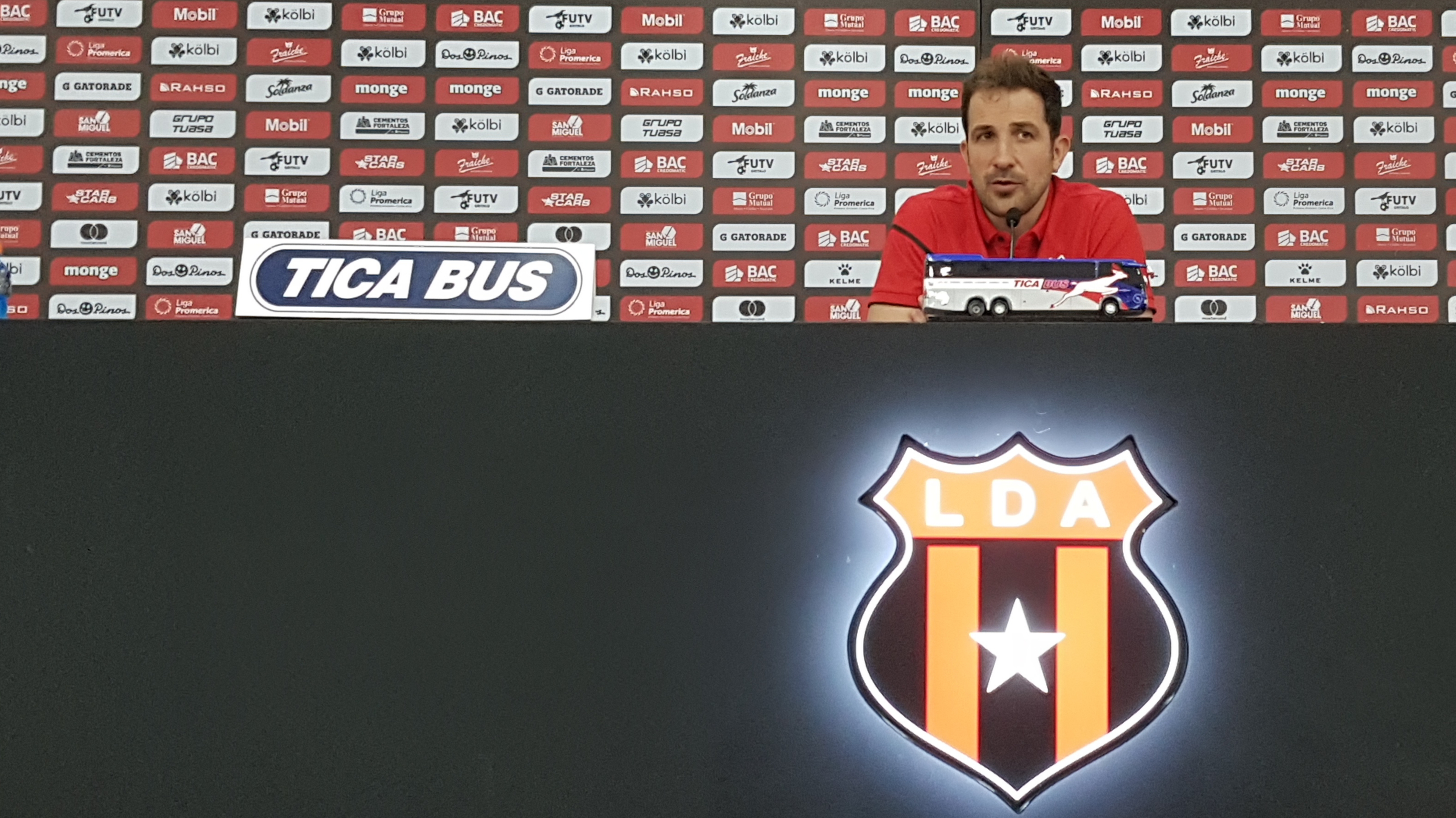 Agustín Lleida dice que aún no está definido si Alajuelense hará uso de la cuarta plaza de extranjero.