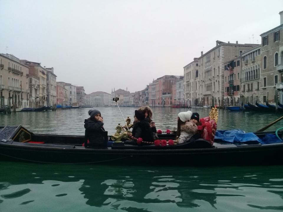 Los paseos en góndola son imperdibles en Venecia. Fotografía: Diana Yannarella