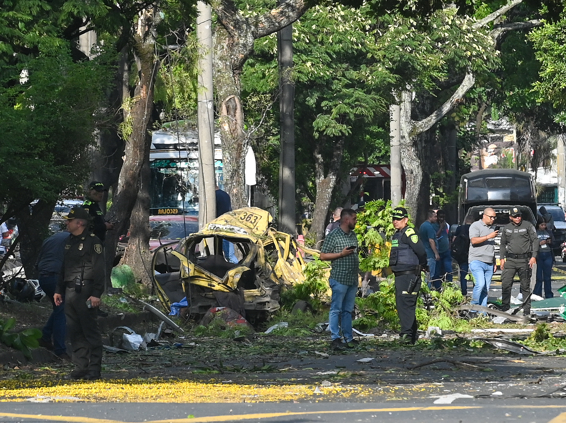 Members of the Colombian police inspect the area of a bomb explosion in cali, Colombia on August 21 2025. Five people were killed and dozens were injured when a vehicle bomb targeted a military base on a busy street in the Colombian city of Cali on August 21, 2025, local authorities said. (Photo by Oswaldo P�ez / AFP)