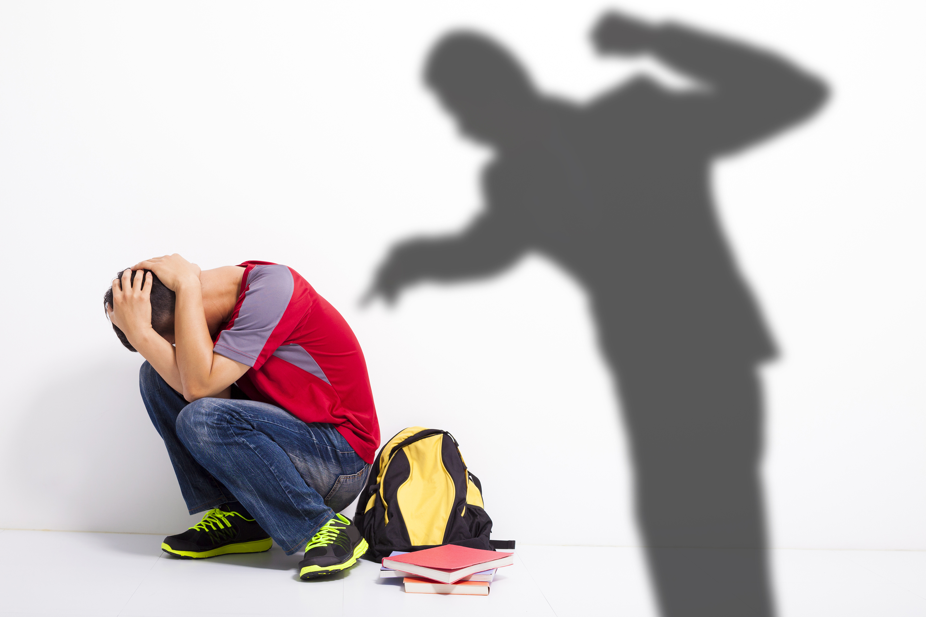 Agresión en los hogares contra estudiante durante la pandemia fotografía de shutterstock