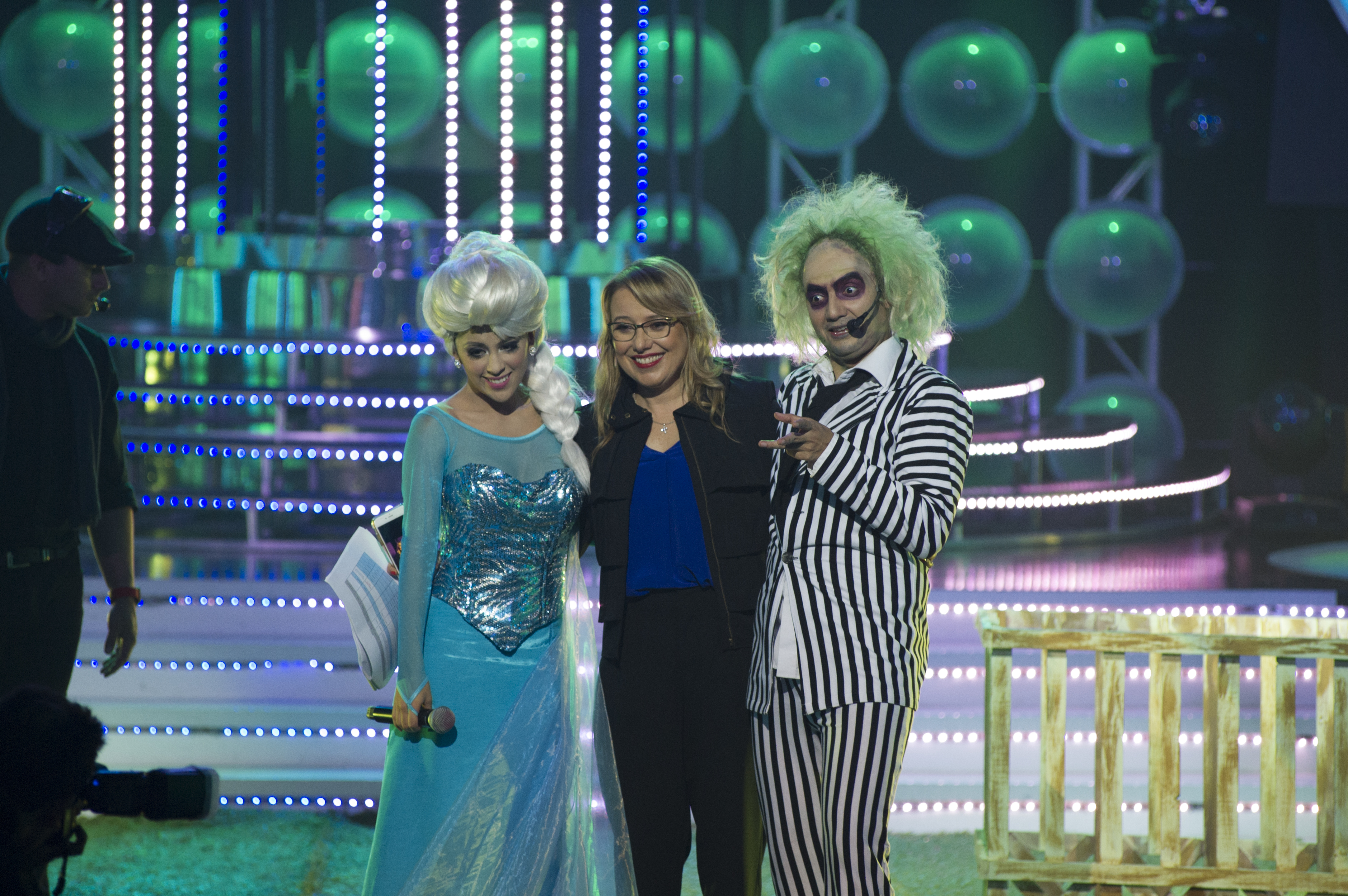 Paula Picado (centro) es la directora de Teletica Formatos. Aquí posó con Luis Felipe Arroyo y María Fernanda León, participantes de 'Tu cara me suena'.