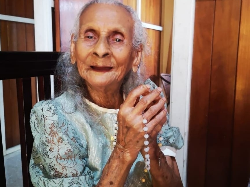 Marta Rojas Arrieta, 106 años. Vecina de Santa Cruz de Guanacaste, nueva Reina de los centenarios de la zona azul de la Península de Nicoya. FOTO EXCLUSIVA LN