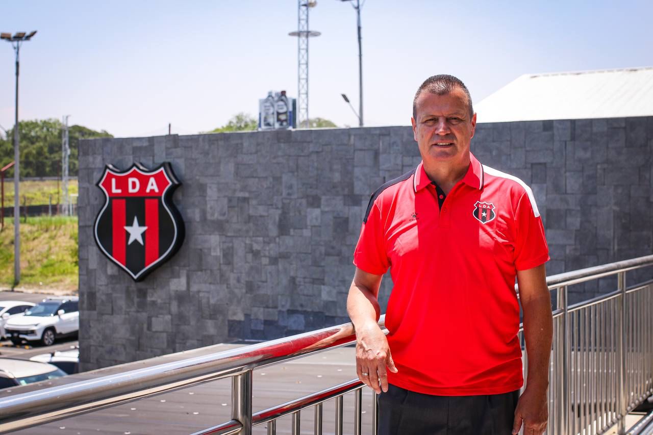 Así fue el primer día de Ricardo Chacón en su regreso a Alajuelense | La  Nación