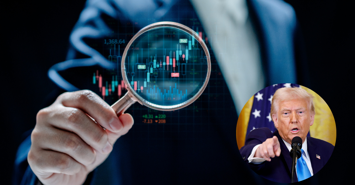 Un analista sostiene una lupa sobre gráficos bursátiles que muestran señales de compra y venta, mientras en un recuadro aparece el presidente de Estados Unidos, Donald Trump, en una conferencia de prensa. La imagen ilustra el impacto de los aranceles de EE. UU. en la inversión extranjera en Costa Rica.