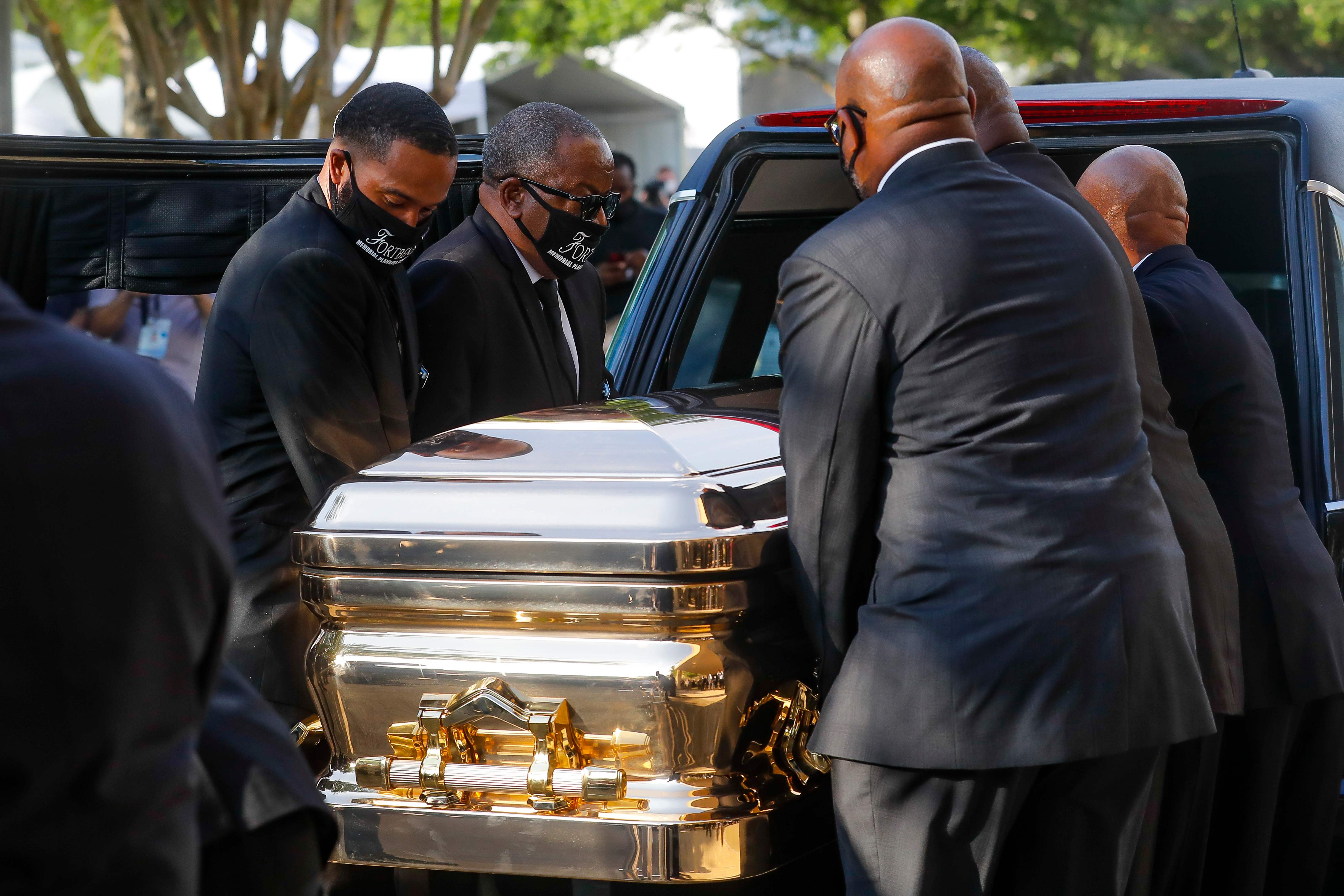 Pallbearers load George Floyd's casket into a hearse after after a public viewing at the Fountain of Praise church in Houston, Texas on June 8, 2020. - Democrats vowed June 7, 2020 to press legislation to fight systemic racism in US law enforcement as the battle for change triggered by the police killing of George Floyd began shifting from the streets to the political sphere.Demonstrations continued across the nation Sunday -- including in Washington, New York and Winter Park, Florida -- as protesters began focusing their initial outrage over the death of the unarmed Floyd into demands for police reform and social justice. (Photo by Godofredo A. VASQUEZ / POOL / AFP)