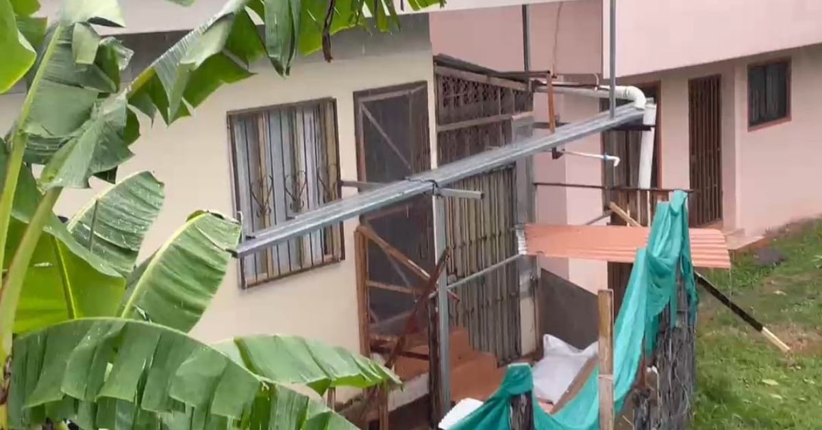 Al parecer, el fallecido se encontraba realizando labores de soldadura cuando entró en contacto con un cable de alta tensión y recibió una descarga letal.