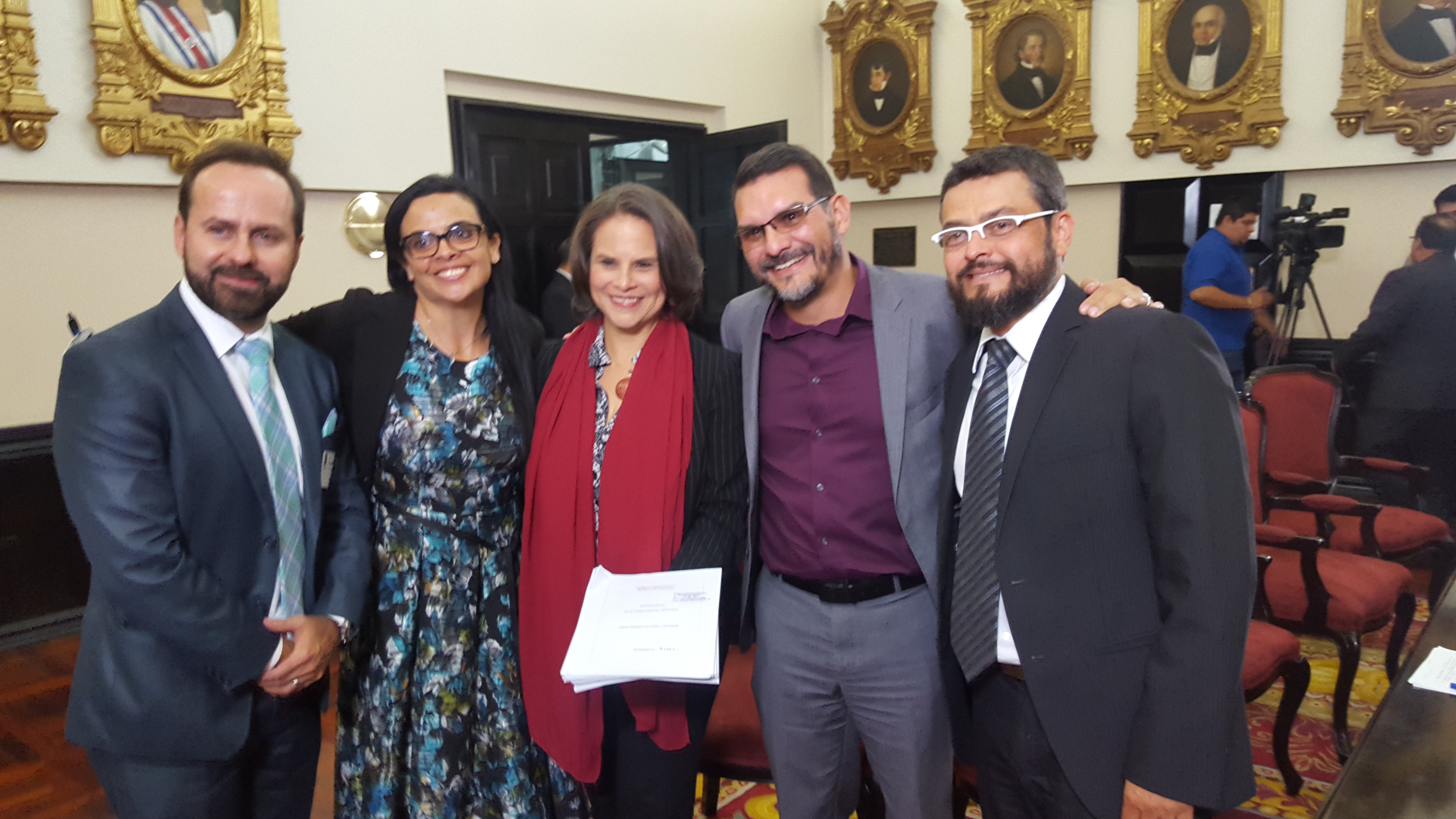 Fotos: Alexander Sanchez
Presentan Ley de Cine
Aumentar los recursos destinados a realizadores nacionales y atraer proyectos extranjeros que fortalezcan la industria audiovisual, son los objetivos de la nueva ley de cine