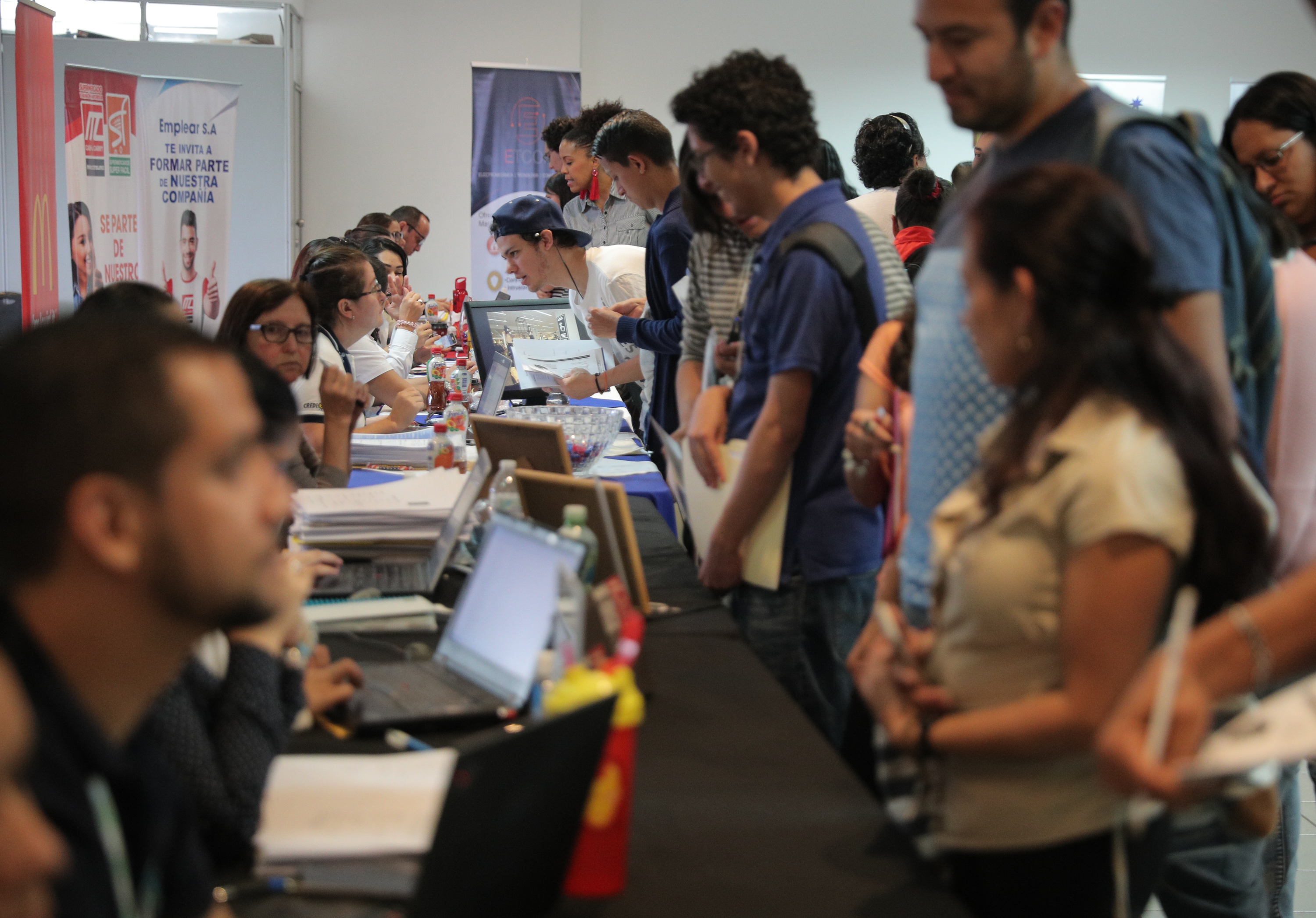 El desempleo urbano tuvo una mayor incremento, durante el segundo trimestres de este año, y se ubicó en el 12,3% es decir cuatro puntos porcentuales al mismo periodo del 2018. En la imagen, una feria de empleo organizada por la Municipalidad de San José. Foto: Jeffrey Zamora.