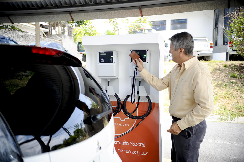 Abre primera electrolinera pública