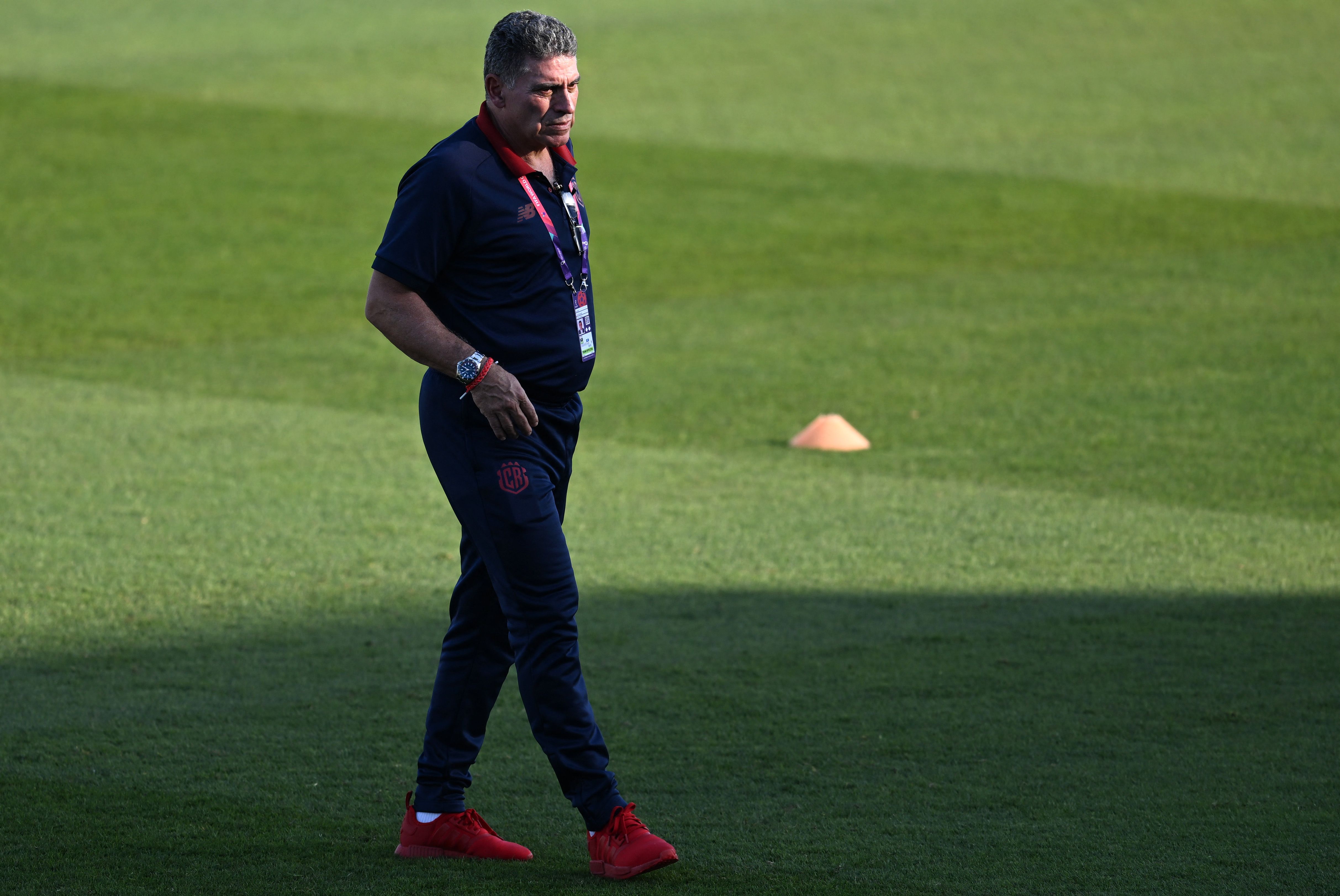 Costa Rica's Colombian coach #00 Luis Suarez takes part in a training session at the Al Ahli SC training camp in Doha on November 26, 2022, during the Qatar 2022 World Cup football tournament. (Photo by Raul ARBOLEDA / AFP)