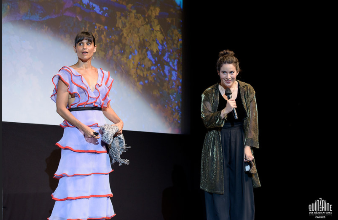 La actriz Wendy Chinchilla (de celeste) y la directora Nathalie Álvarez fueron recibidas con vítores en el festival de Cannes. Foto: La Quinzaine des Réalisateurs