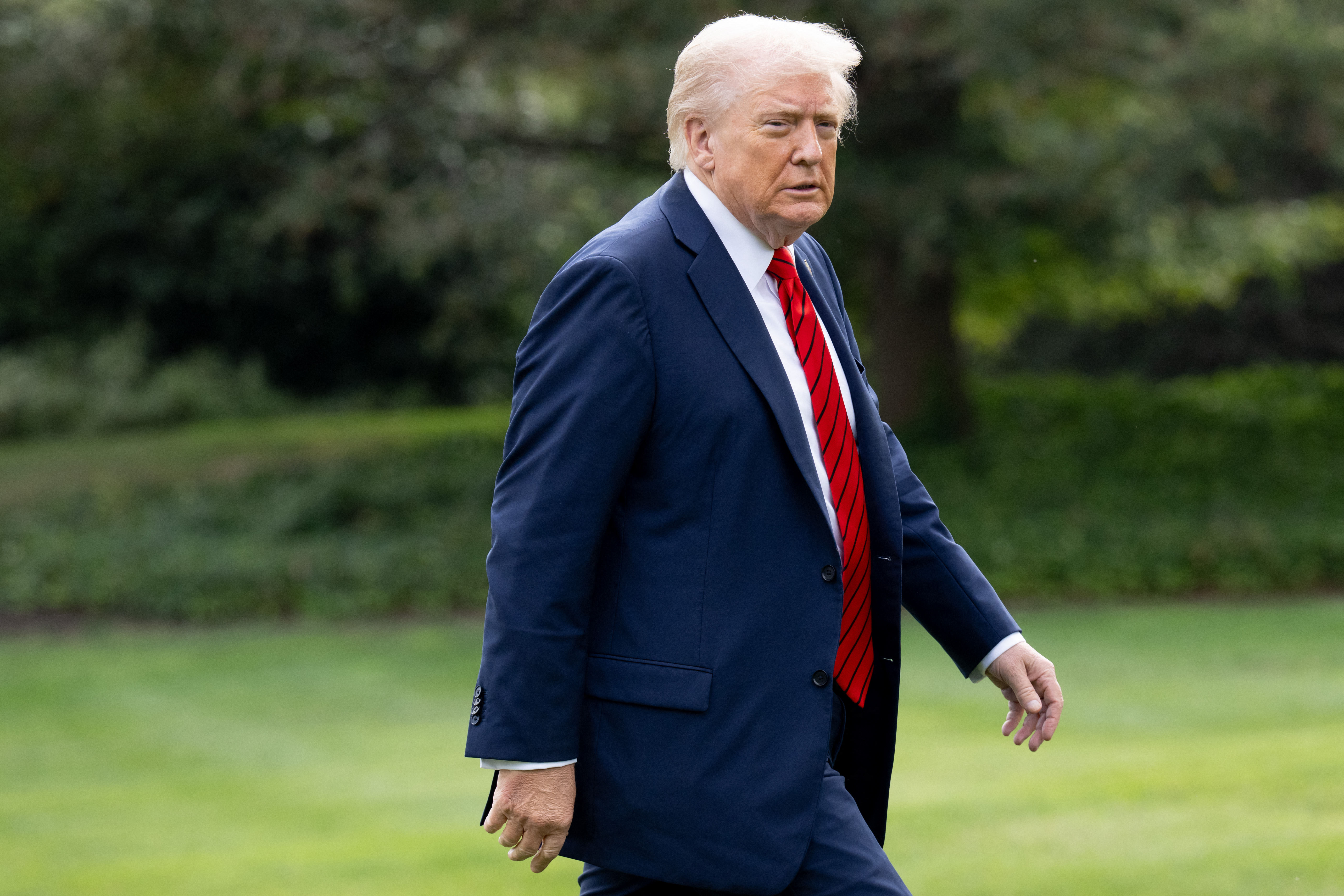Trump aseguró que la medida busca proteger los intereses estratégicos de Estados Unidos frente a las “acciones agresivas” del gobierno chino. (AFP)