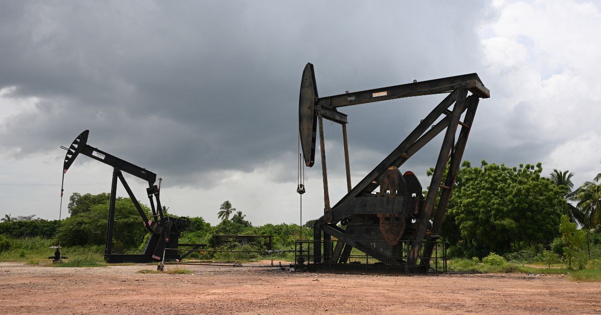 En la imagen una petrolera en Venezuela