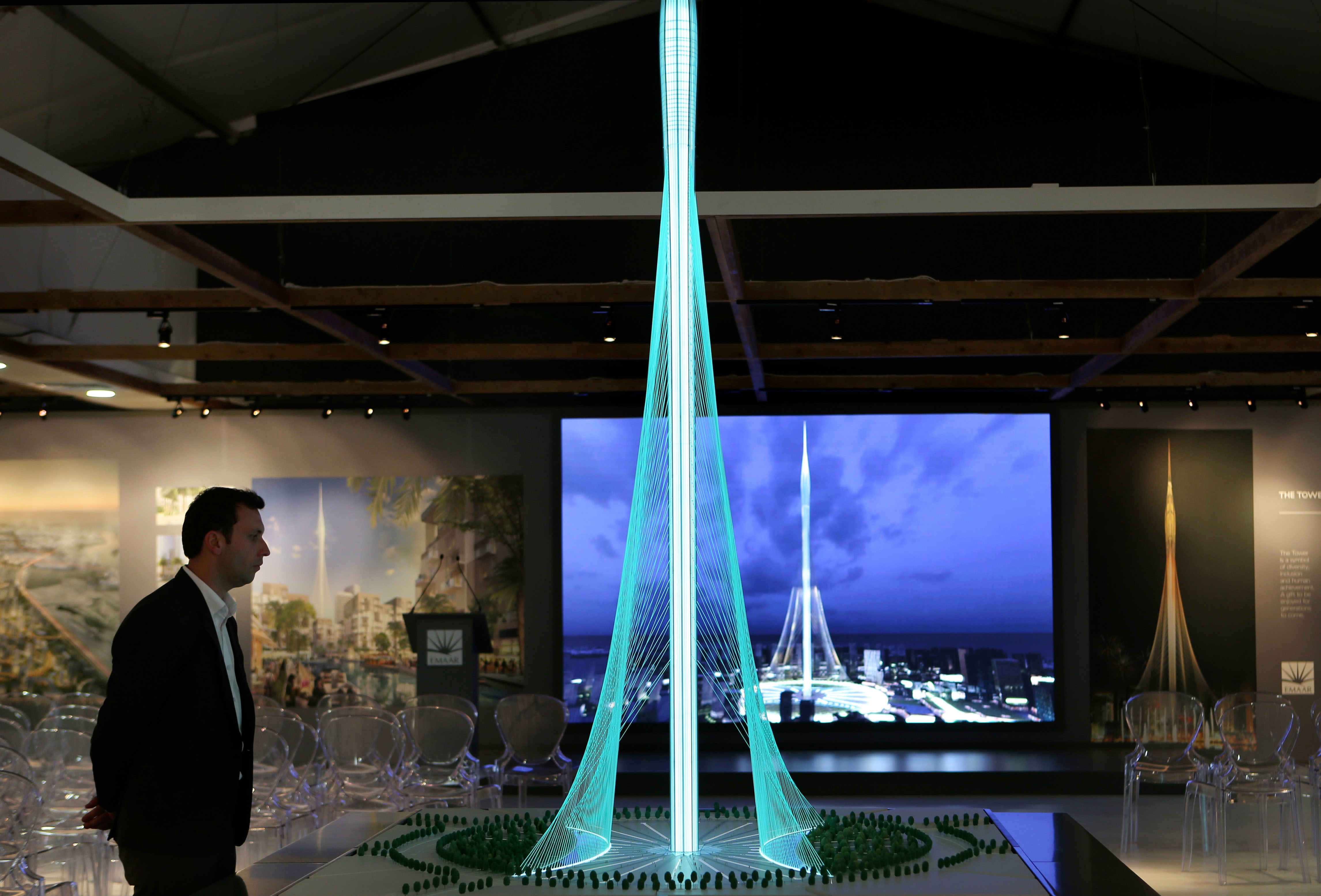 El complejo de Dubai Creek Harbour, diseñado por el arquitecto Santiago Calatrava contará en su conjunto con 3.664 unidades de oficinas, 39.000 viviendas, 22 hoteles con 4.400 habitaciones