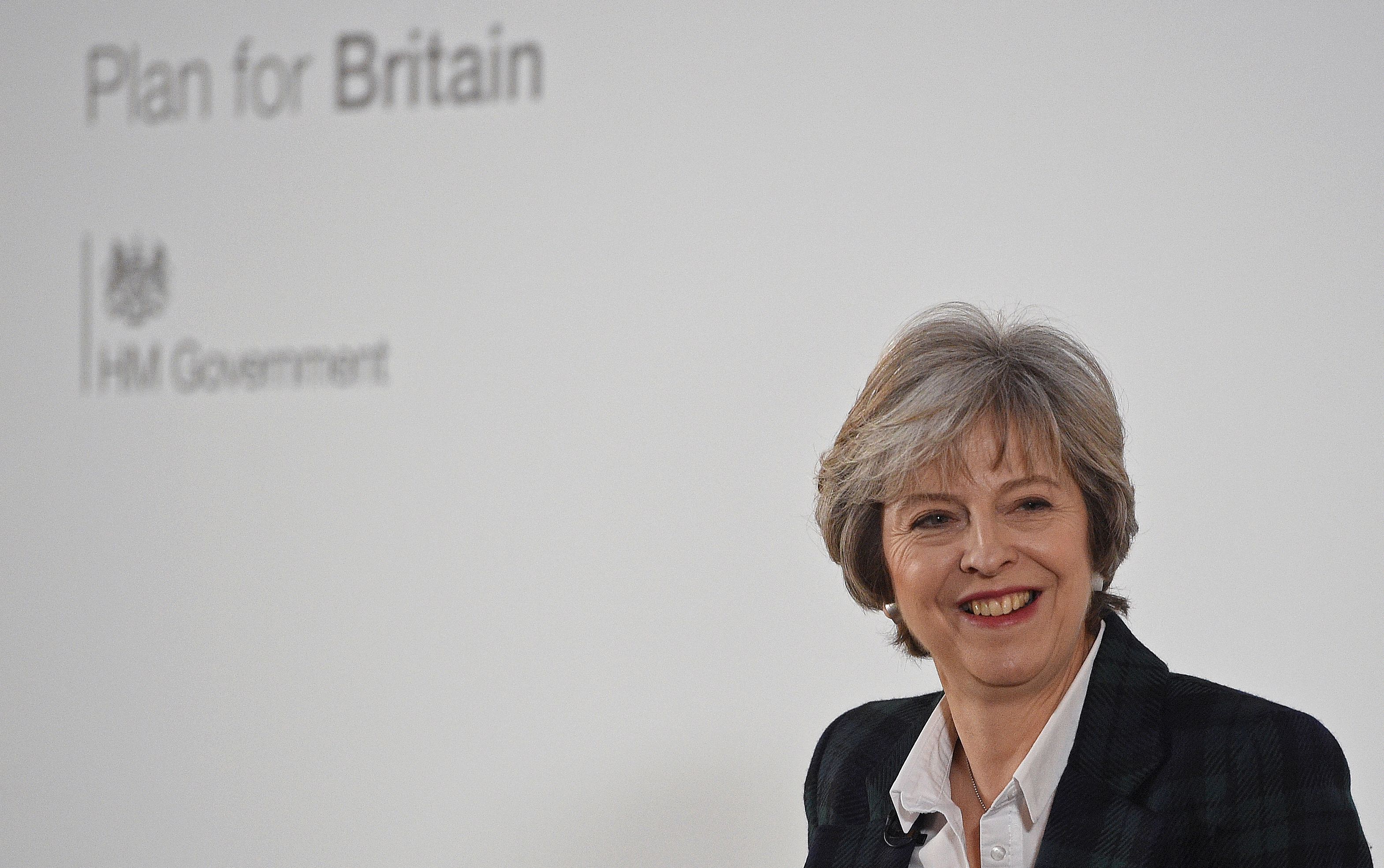 May propuso una implementación "por etapas" de un acuerdo con la UE al término de las negociaciones con el bloque.