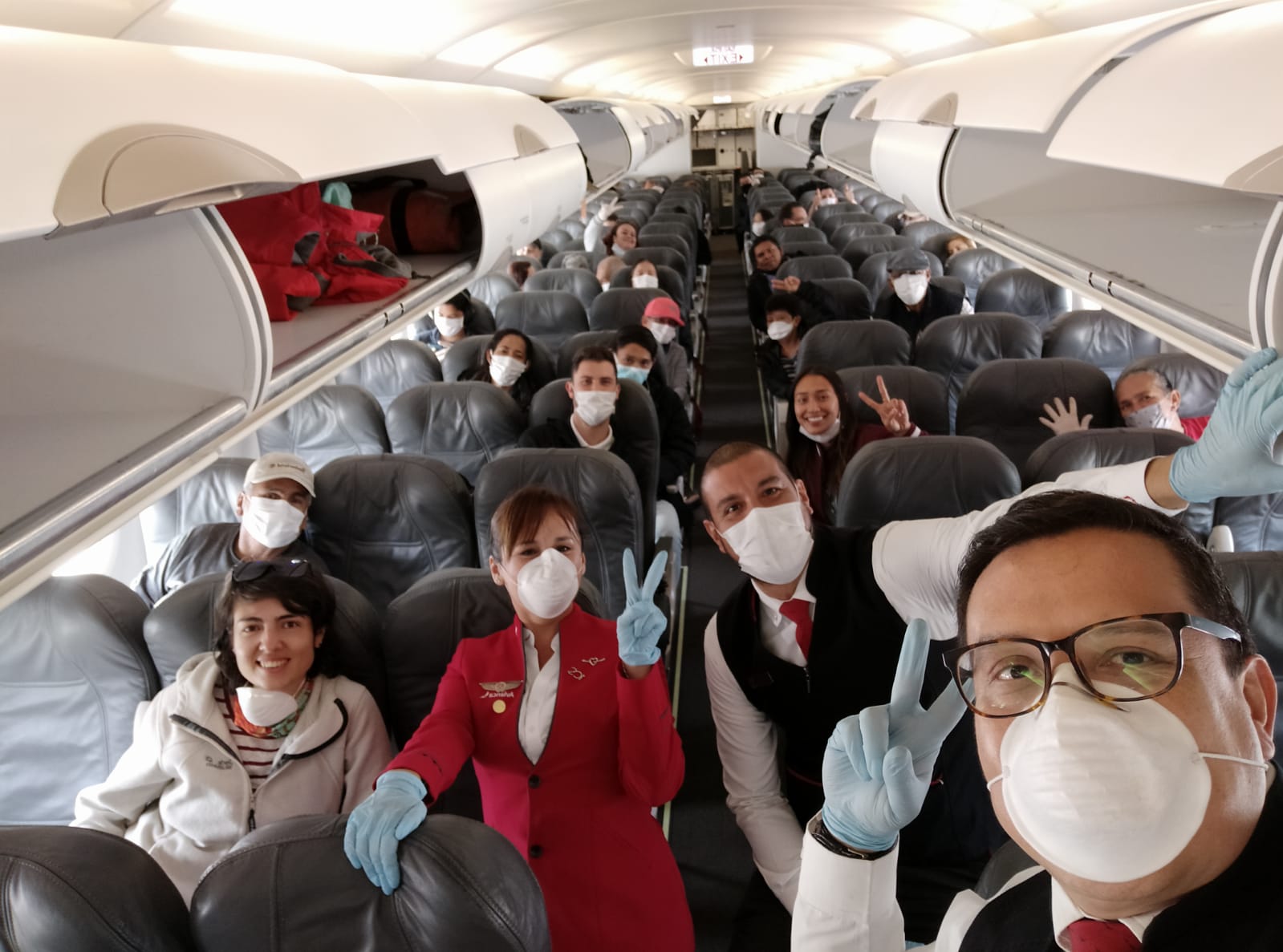 Vuelo humanitario de 93 ticos varados en Perú por la pandemia del covid-19. Fotografía de Ingrid Muñoz, cortesía para La Nación.