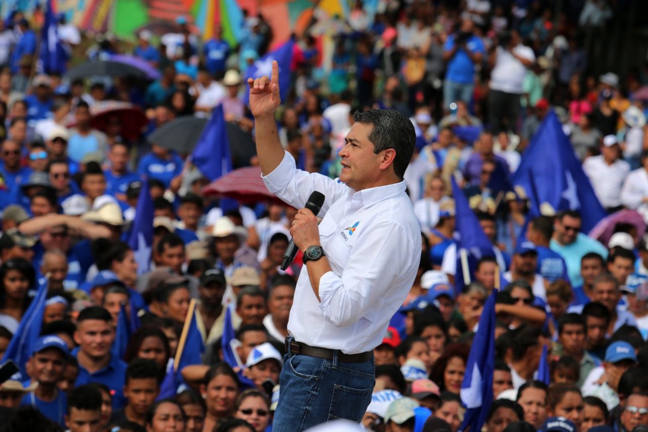 Juan Orlando Hernández, presidente de Honduras, en las últimas actividades de la campaña electoral en busca de su reelección,
