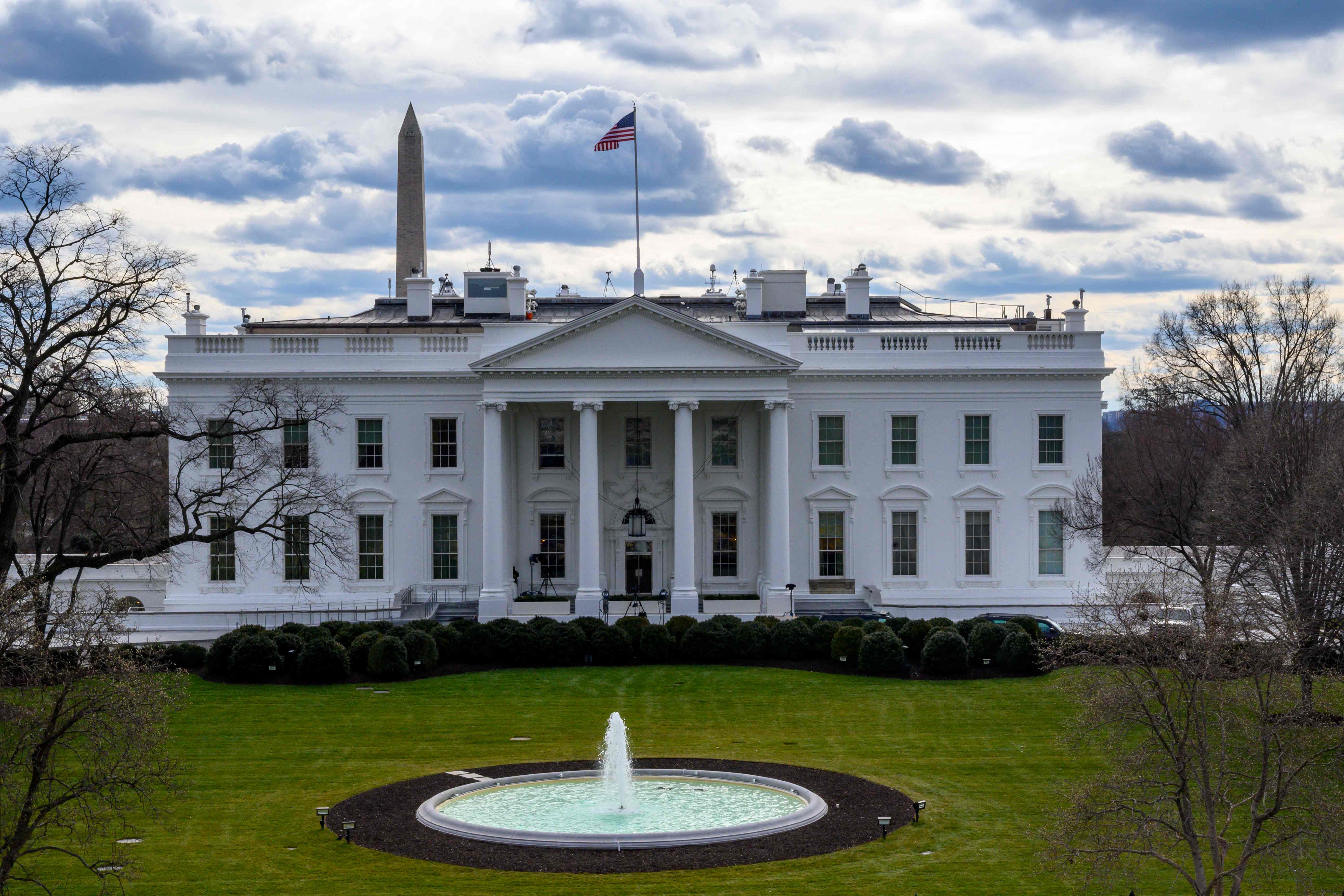 The White House is seen from a riser on Lafayette Park on January 18, 2021 in Washington, DC, two days before the 59th presidential inauguration in US history. - President-elect Joe Biden and Vice President-elect Kamala Harris will be sworn into office January 20, 2021. (Photo by Eric BARADAT / AFP)