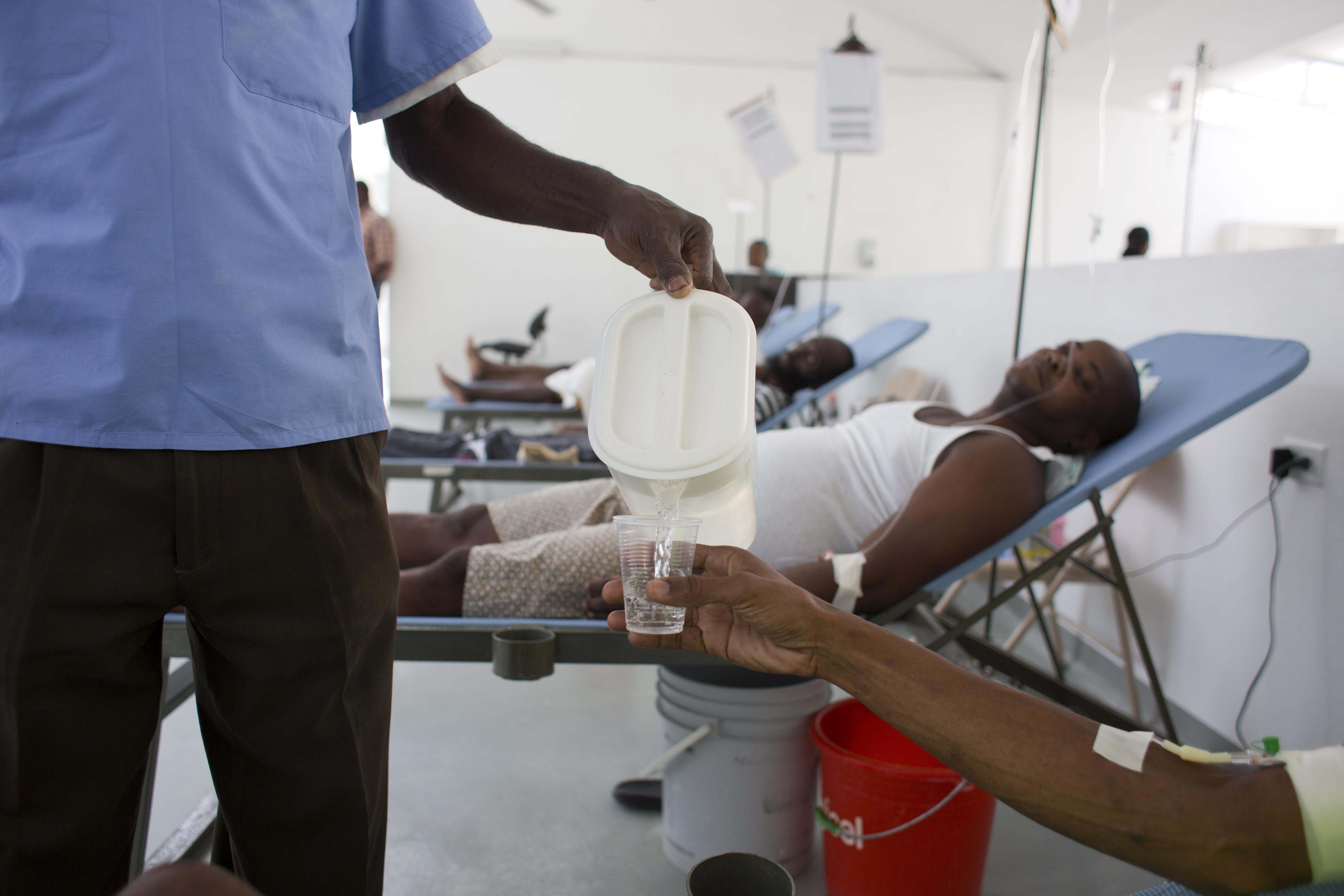 El doctor Joseph Donald Francois, coordinador de las campañas del ministerio de Salud para combatir la enfermedad, cree que Haití puede eliminar el cólera con ayuda internacional.