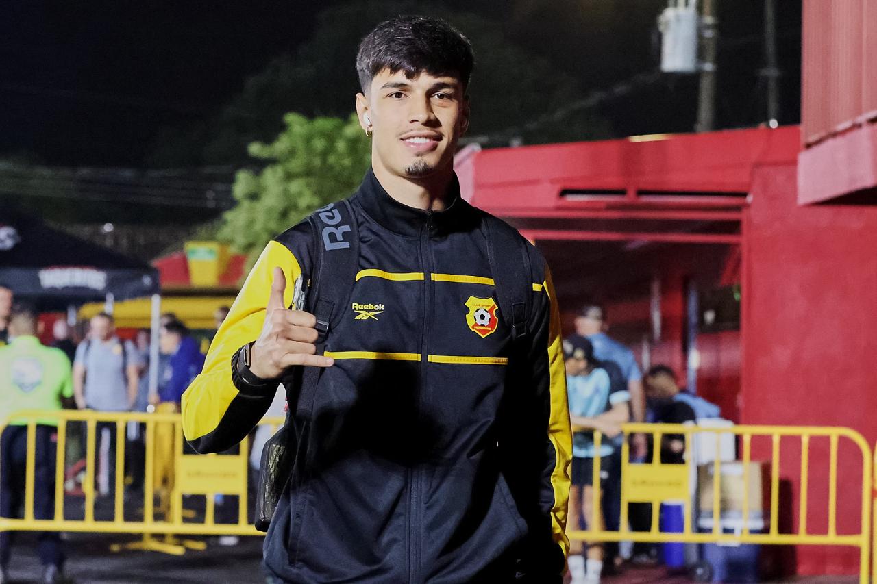 Fernando Lesme será el delantero del Herediano ante los brumosos.