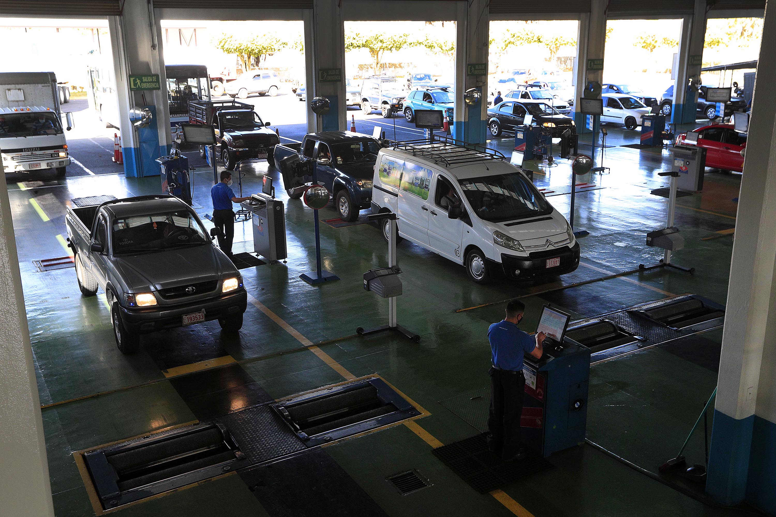 01/02/2022 Tejar del Guarco, Cartago. Estación de Riteve trabajaba full este lunes por la tarde, al tiempo que Costa Rica está a seis meses de quedarse sin revisión técnica vehicular. Ello debido a la lentitud del Estado por echar a andar el proceso licitatorio para un nuevo contrato y el rechazo de la Contraloría General de la República de prorrogar el convenio con Riteve.