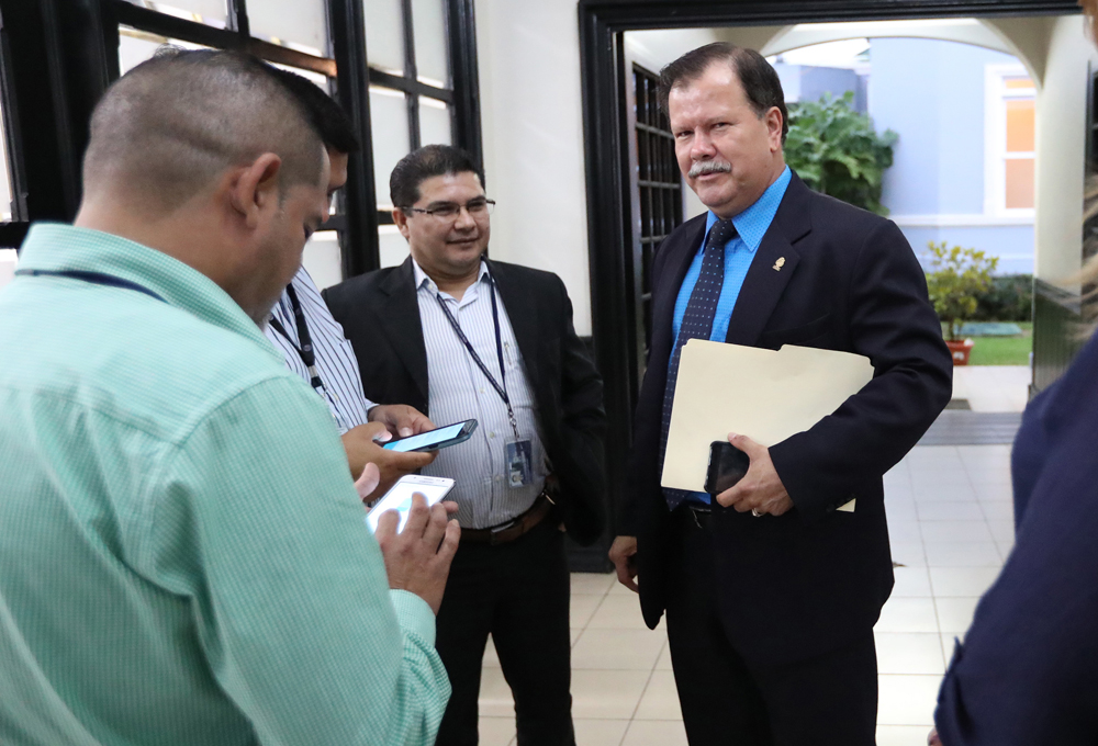 El diputado Abelino Esquivel, de Renovación Costarricense, se reveló este miércoles como una ficha cercana al oficialismo en cuanto a aprobación de gastos para el Gobierno se trata, en la Comisión de Hacendarios.