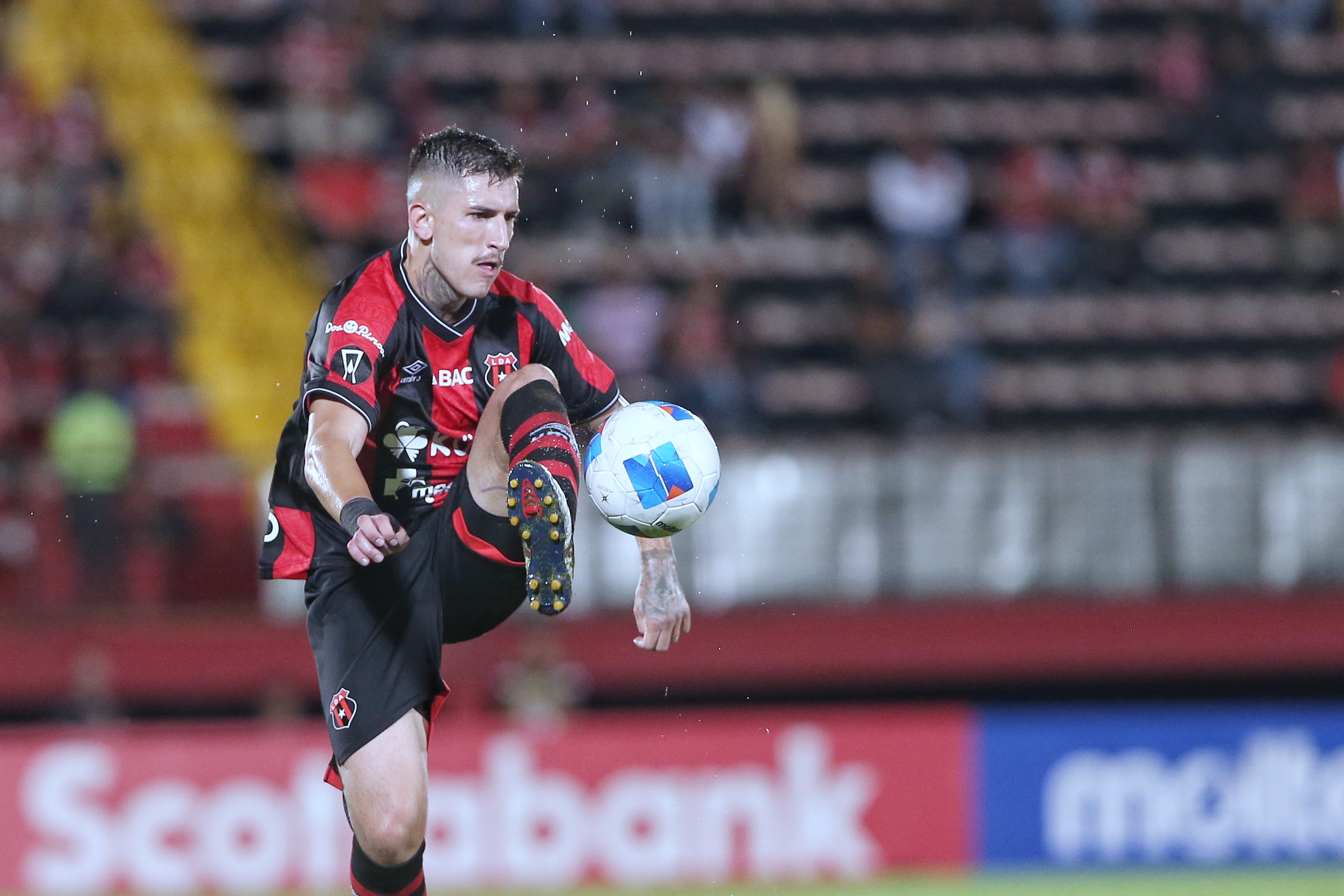 23/07/2024/ Juego entre Liga Deportiva Alajuelense vs CD Marathón por la CONCACAF Center American Club 2024 en el estadio Alejandro Morera Soto / Foto John Durán