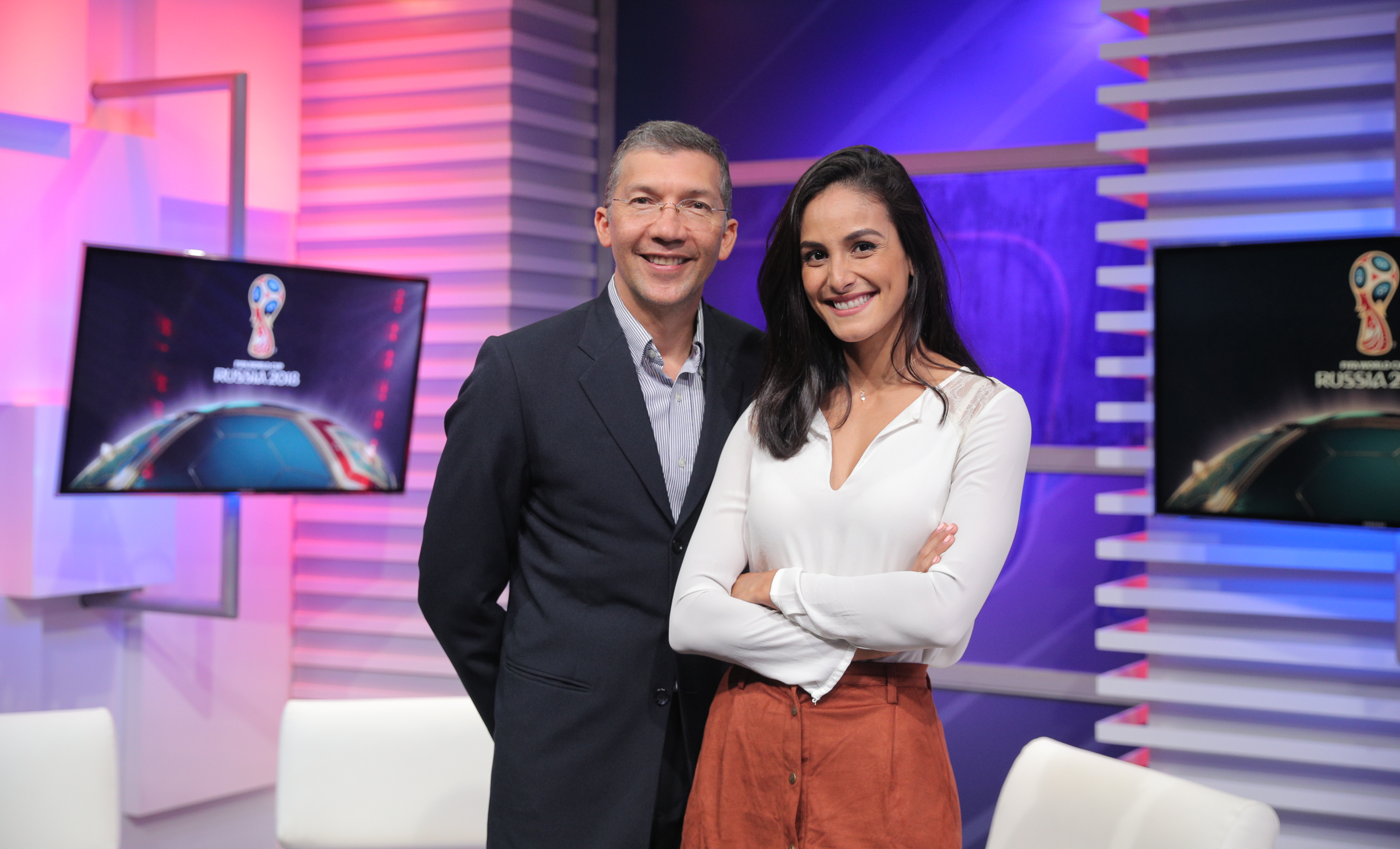 3/6/2018. Sabana, Teletica. Dia de ensayo del programa de television " Revista Mundialista " de Teletica. En la foto Edgar Silva y Johanna Solano. Foto Jeffrey Zamora