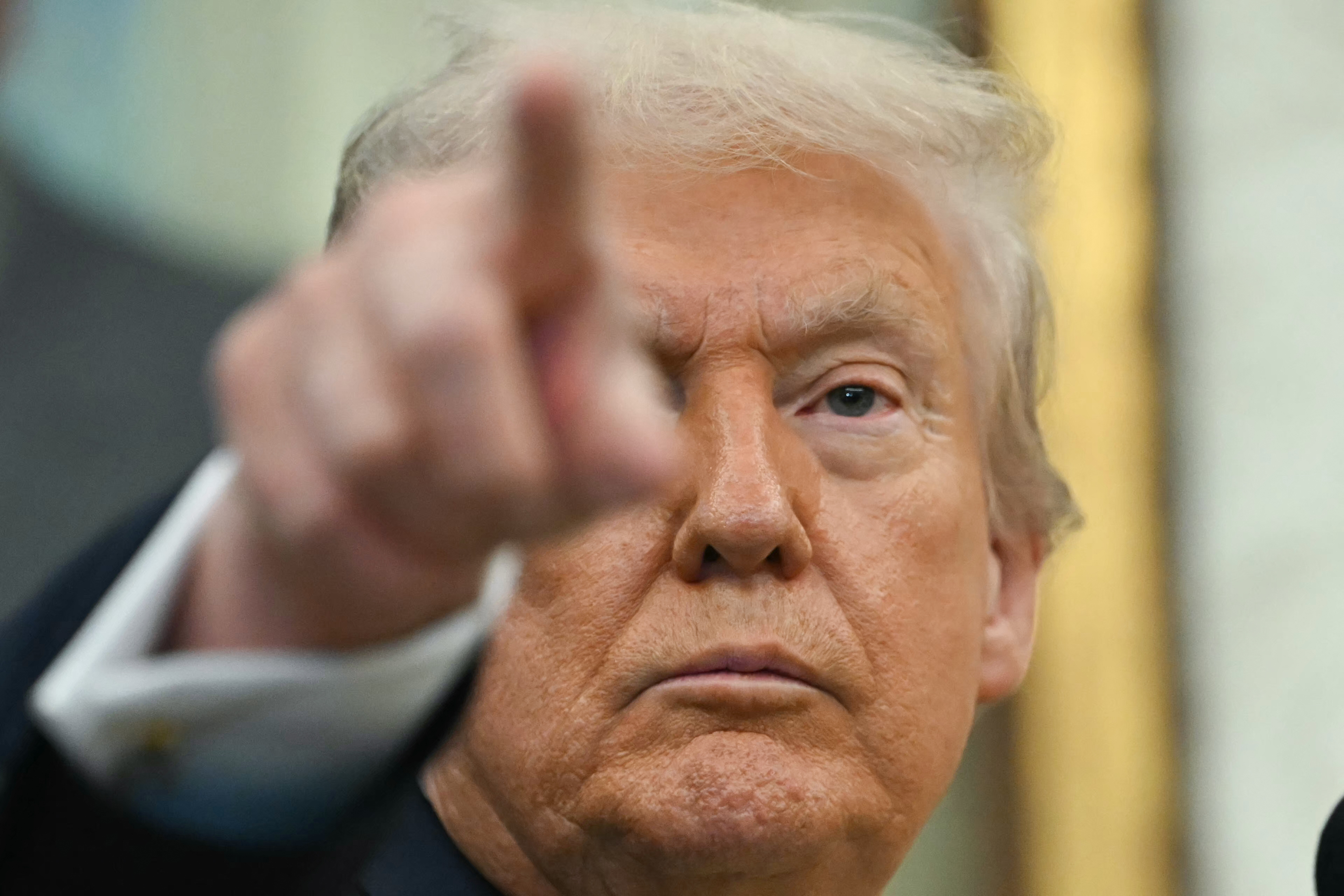 Donald Trump dijo que evalúa realizar ataques terrestres en Venezuela contra cárteles del narcotráfico.