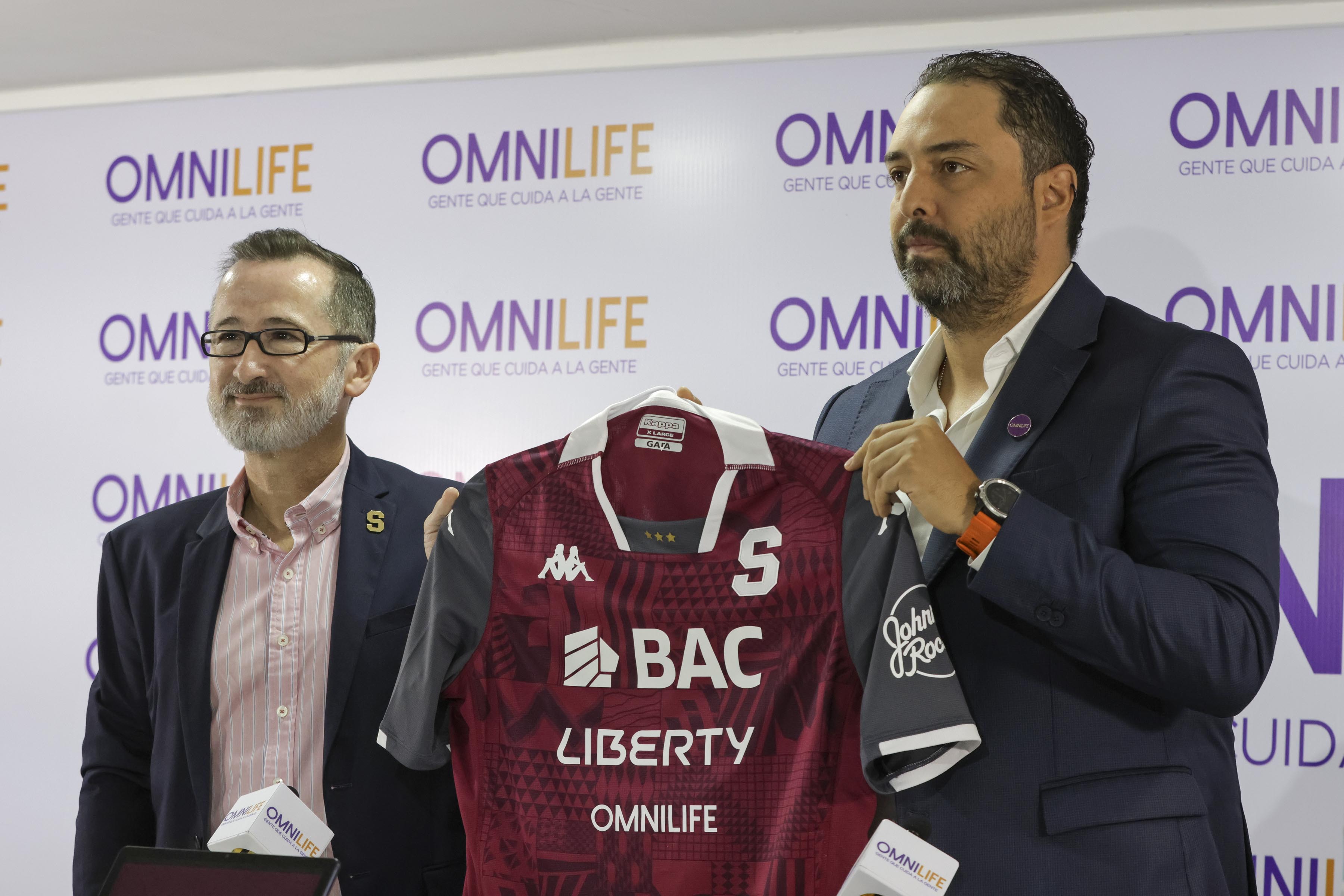 Saprissa presenta a su nuevo patrocinador Omnilife