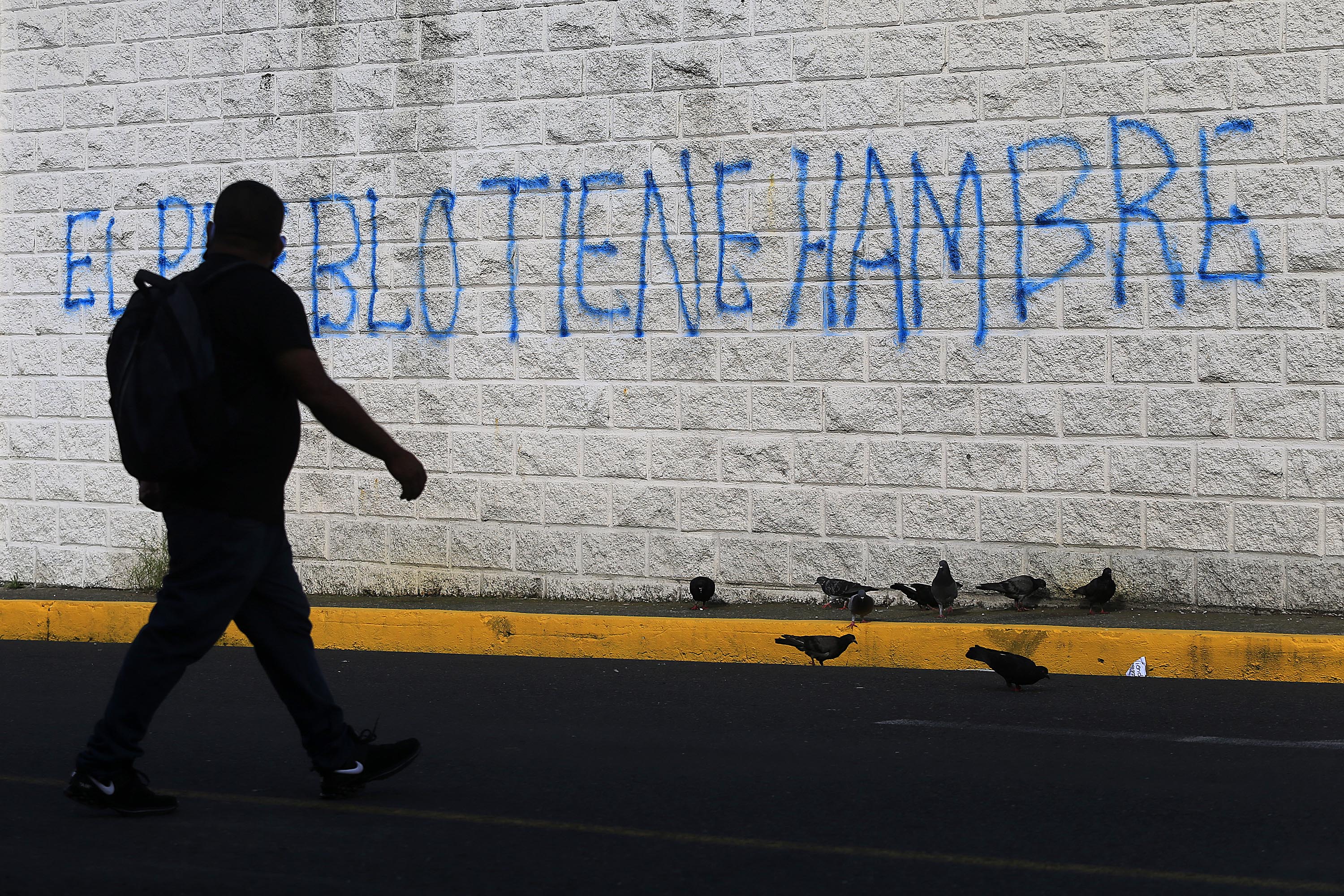 12/10/2020 San José. Fotos ilustrativas, desde avenida 6, frente a la terminal de buses de Turrialba, para temas económicos y sociales: pueblo, hambre, pobreza, crisis fiscal, endeudamiento, economía en desaceleración, carencia de recursos; pobreza, crisis económica, déficit fiscal, deuda del país, producto interno bruto, PIB, programa marcroeconómico, efectos de la pandemia, restricciones sanitarias, inflación, población, etc. Foto: Rafael Pacheco