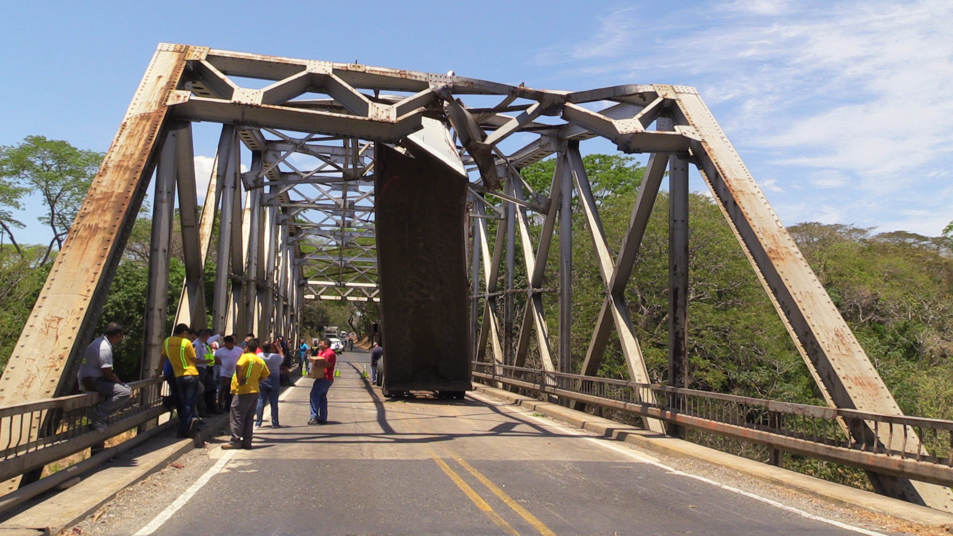 Paso por puente sobre río Guacimal estará regulado desde miércoles ...