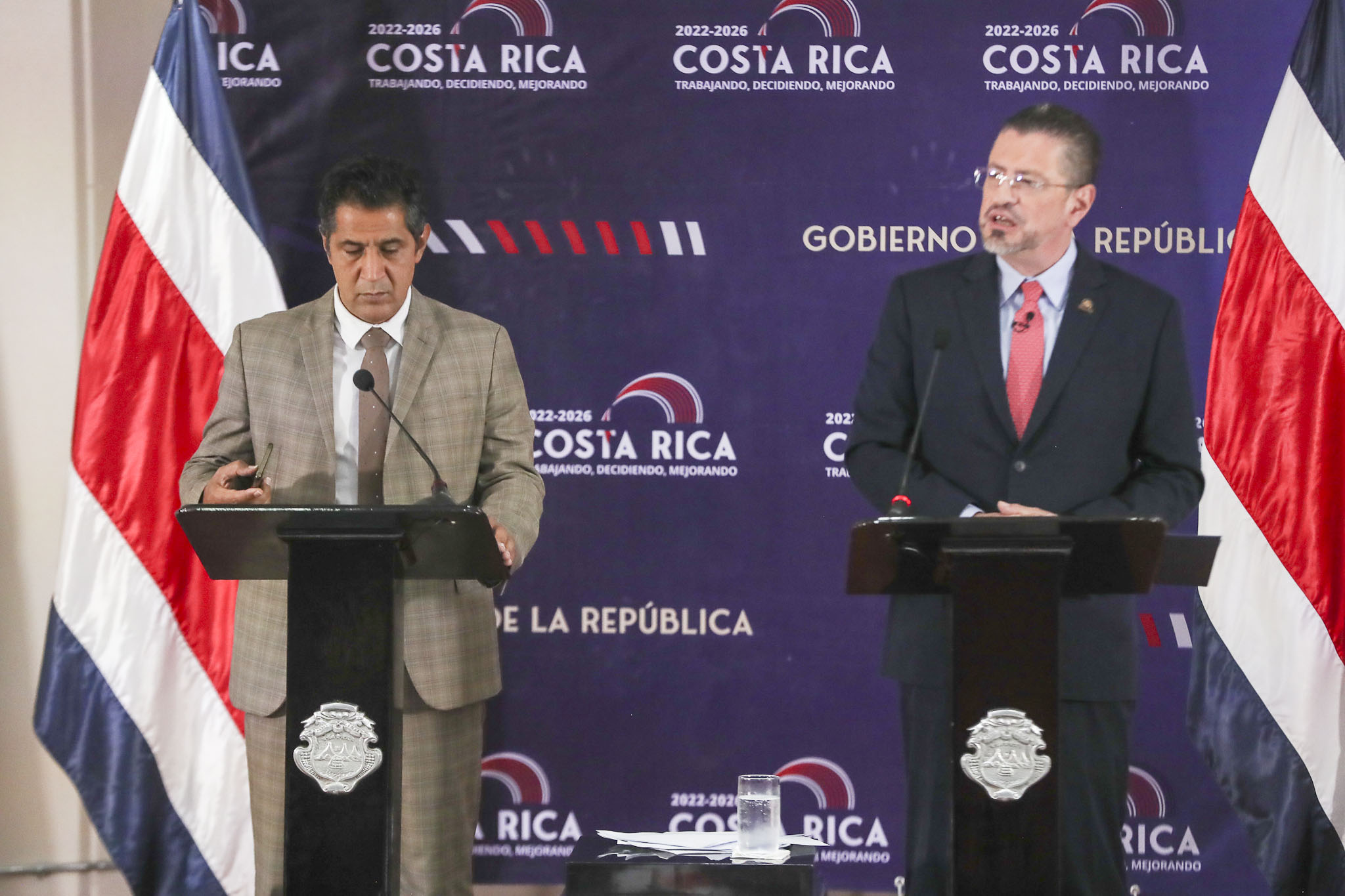 08/02/2023, San Jos'e, Oficinas Centrales del INS, Conferencia de prensa con el Presidente Rodrigo Chaves, para hablar de los acuerdos conseguidos en el consejo de Gobierno. En la fotografia Nogui Acosta ministro de hacienda.
