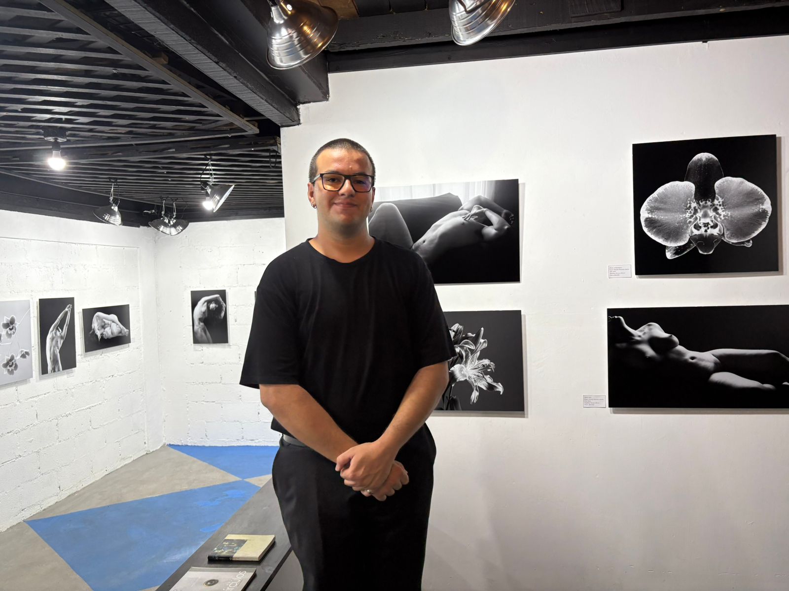 Fotógrafo de Atenas expone su obra sobre el cuerpo y las plantas: Conozca su trabajo