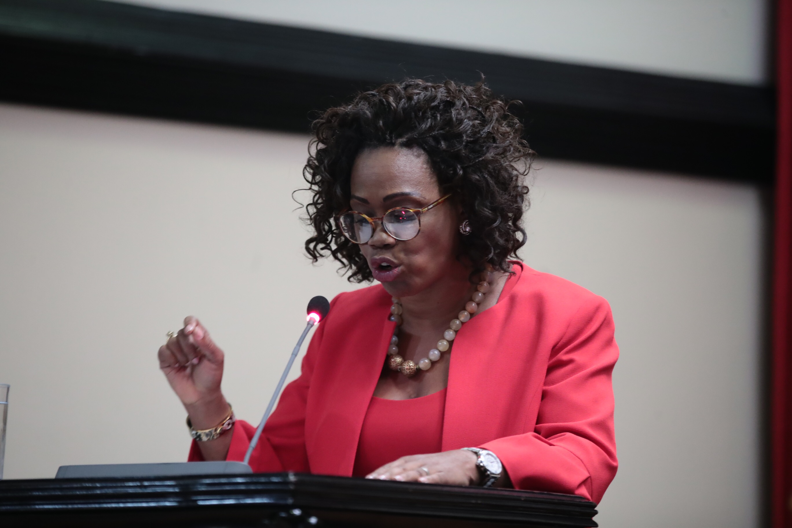 11/12/18 San José. La vicepresidenta de la Republica, Epsy Campbell presenta la renuncia a su cargo de Caciller de la Republica antes los diputados de la Asamblea Legislativa. Fotografías: Graciela Solis
