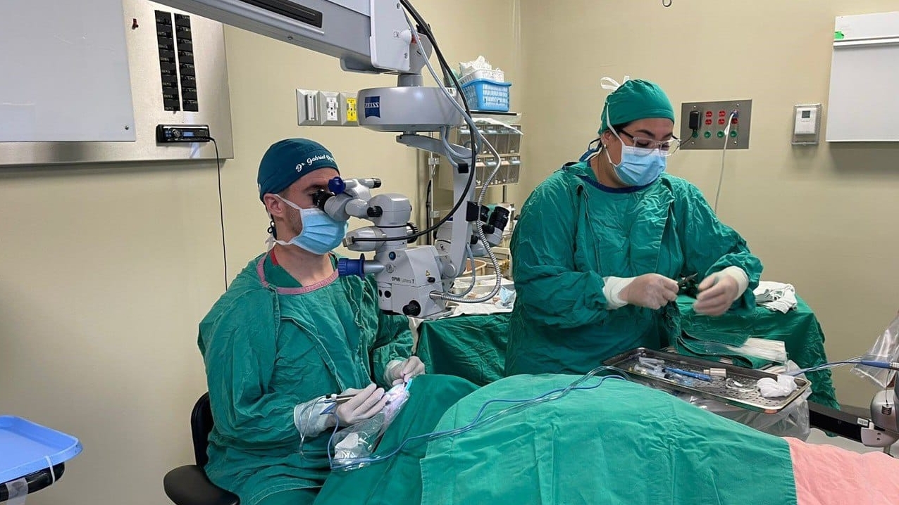 Dos equipos de la Clínica Oftalmológica de la Caja Costarricense de Seguro Social (CCSS) se trasladaron al hospital de Guápiles (Pococí, Limón) con el propósito de realizar durante esta semana 200 cirugías de catarata en ojos