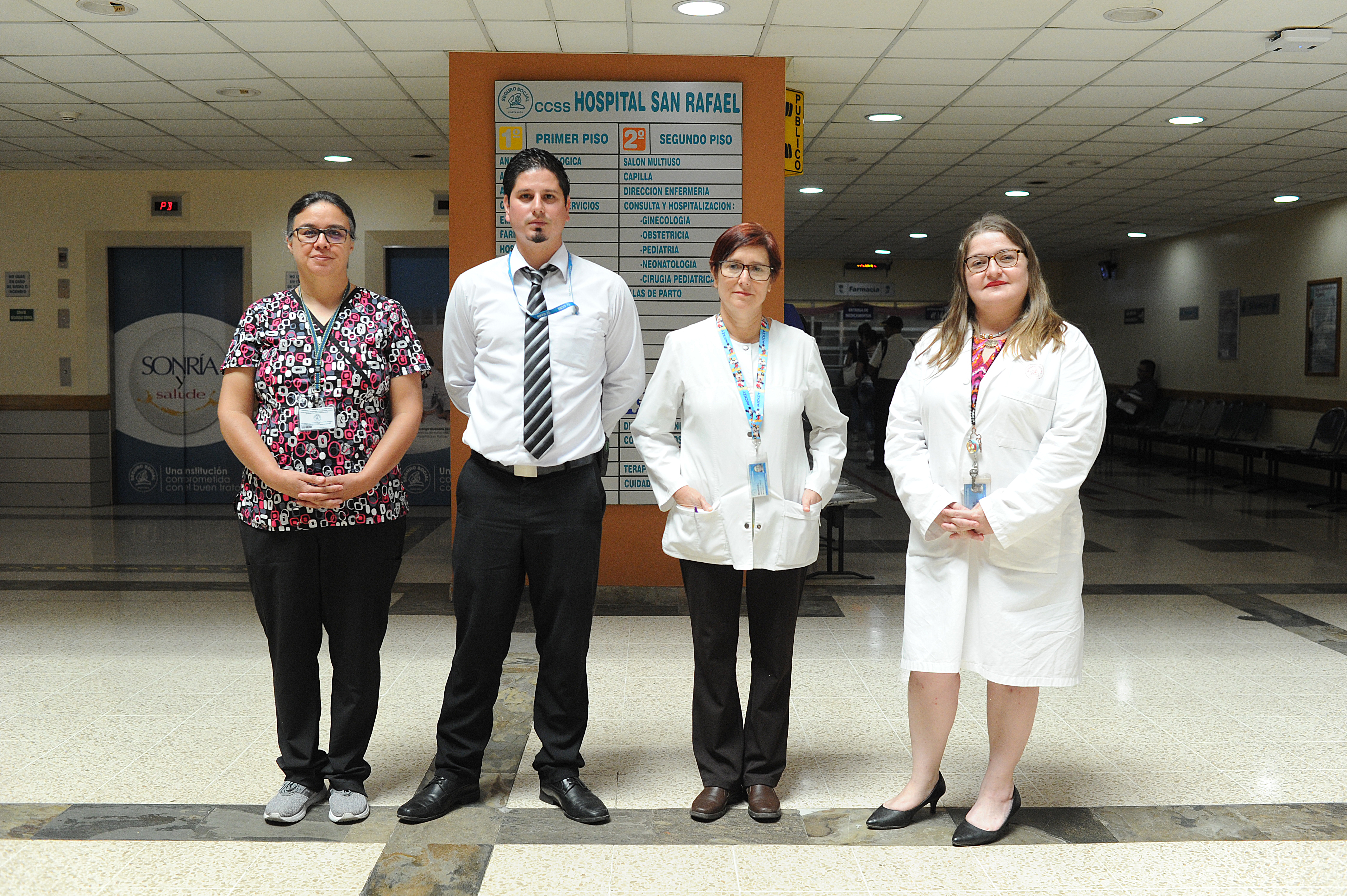 Alajuela, Hospital San Rafael; Entrevistas con personal de salud a cargo de la atención de Covid-19, los cuales han sido la primer defensa desde el epicentro de la emergencia: el hospital de Alajuela. En la foto: Milagro Picado Arias Psicología(colores), Maribel Jinesta López, Enfermeria (blanco), Suddirectora Dra Marcela Leandro Ulloa,
Fotos: Jorge Navarro