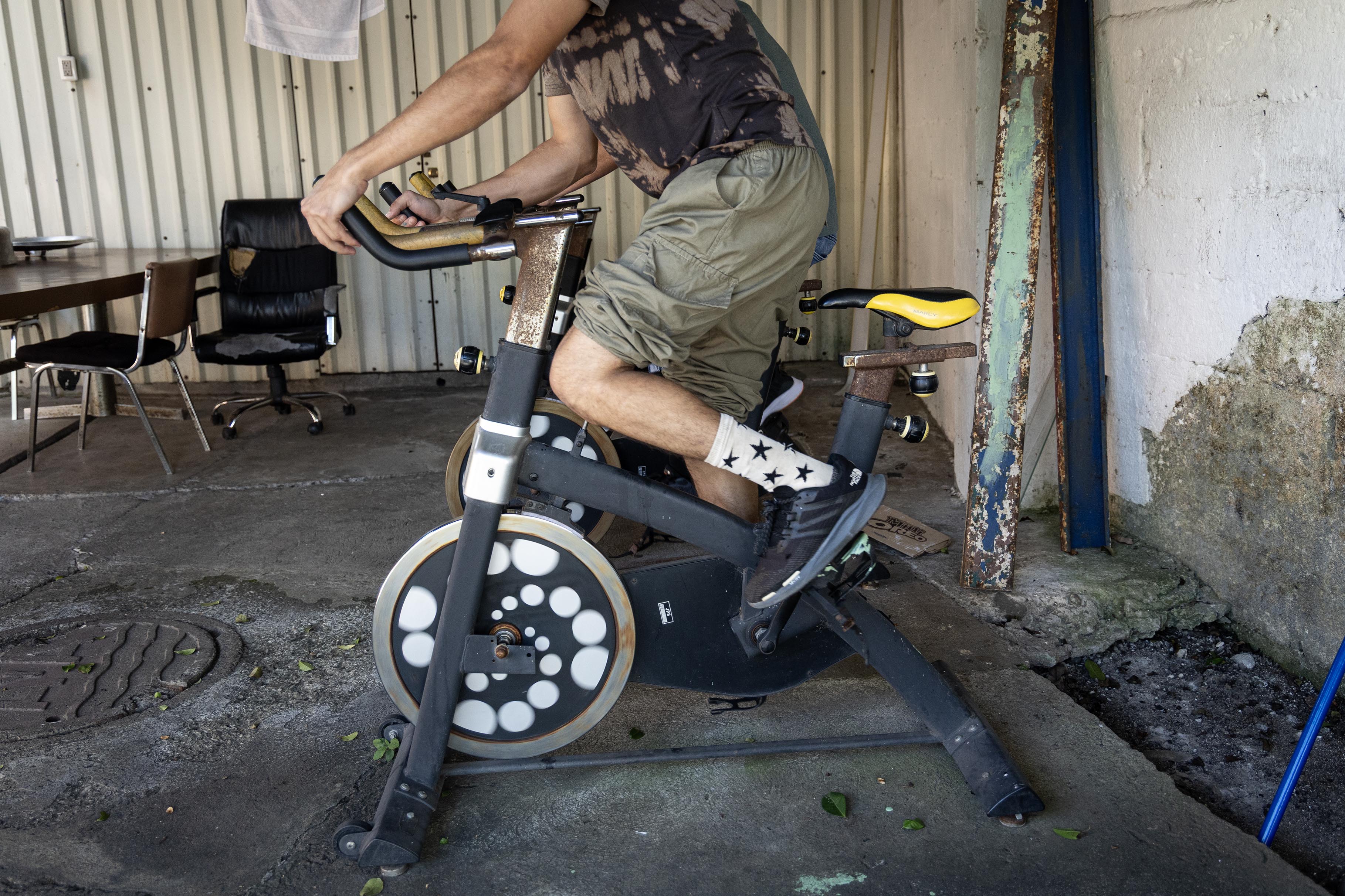 Albergues de rehabilitación en riesgo de cerrar en plena lucha por la abstinencia: Imágenes de una lucha diaria