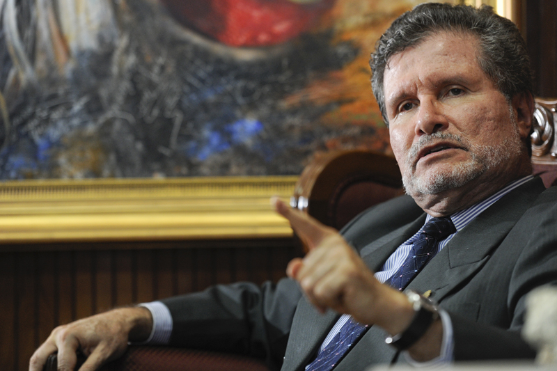 LUIS NAVARRO