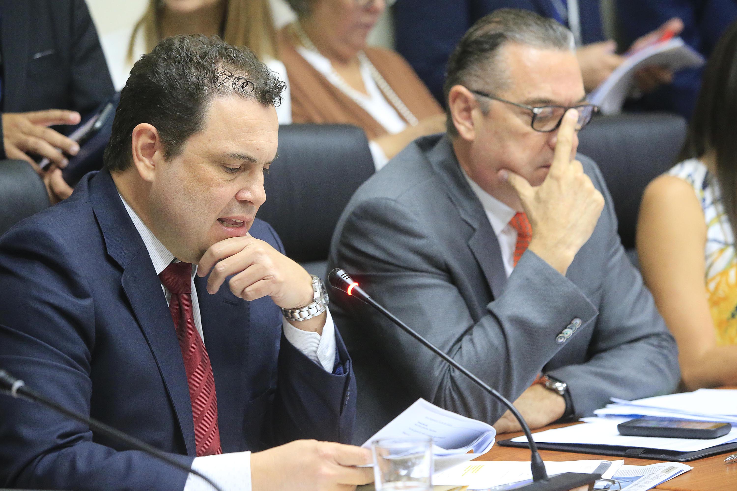 10/01/2019 Asamblea Legislativa. Ministro Carlos Manuel Rodríguez comparece ante la Comisión de Ambiente. Los diputados liberaricionistas Carlos Ricardo Benavides, Roberto Thompson y María José Corrales fueron los más agresivos en relación con el caso Crucitas. Foto: Rafael Pacheco