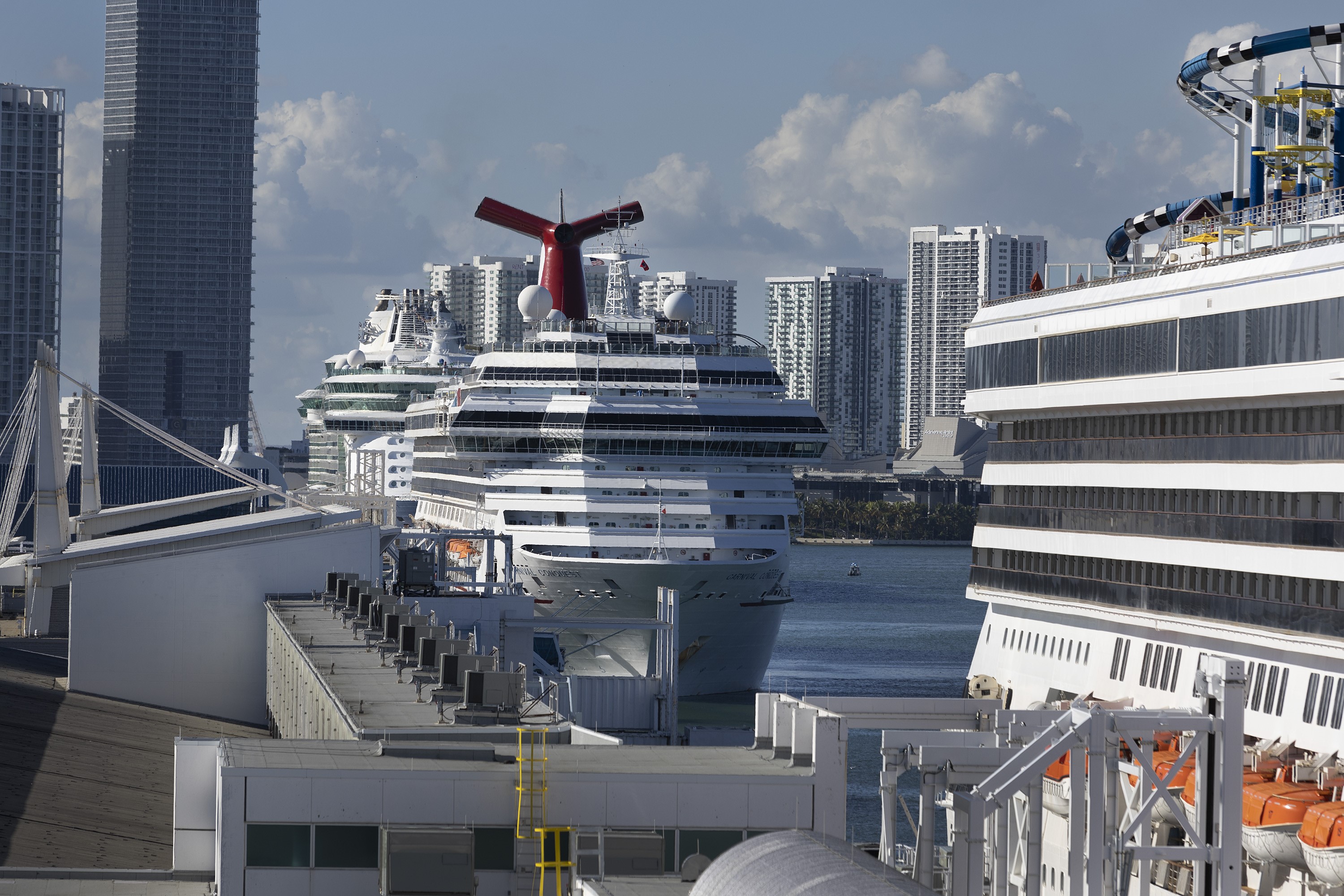 MIAMI, FLORIDA - DECEMBER 31: Cruise ships wait for passengers to embark before leaving PortMiami on December 31, 2021 in Miami, Florida. The U.S. Centers for Disease Control and Prevention on Thursday advised people against going on cruises regardless of their vaccination status due to a recent sure in people being diagnosed with COVID-1. Joe Raedle/Getty Images/AFP
== FOR NEWSPAPERS, INTERNET, TELCOS & TELEVISION USE ONLY ==