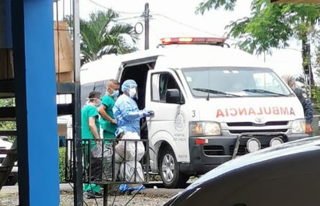Una ambulancia de la CCSS, en Los Chiles, habría ayudado en el traslado de la mujer, quien posteriormente sería llevada vía aérea a Pavas, y de ahí, al Ceaco. Foto: Édgar Chinchilla para LN