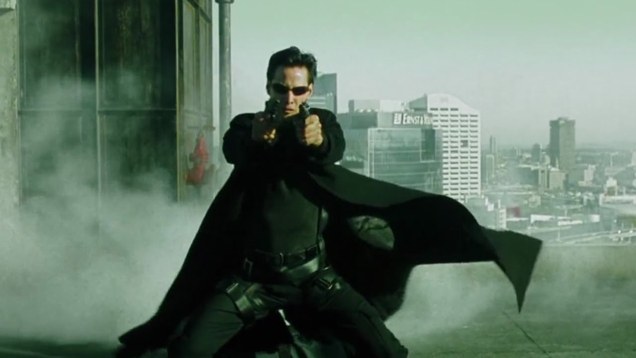 Credito: Warner Bros
The Matrix (titulada Matrix en español) es una película de ciencia ficción escrita y dirigida por las hermanas Wachowski y protagonizada por Keanu Reeves, Laurence Fishburne, Carrie-Anne Moss y Hugo Weaving. Estrenada en los Estados Unidos el 31 de marzo de 1999. Es la primera entrega de la trilogía de Matrix de la que derivan (dado su éxito) una serie de videojuegos, cortos animados y cómics.
