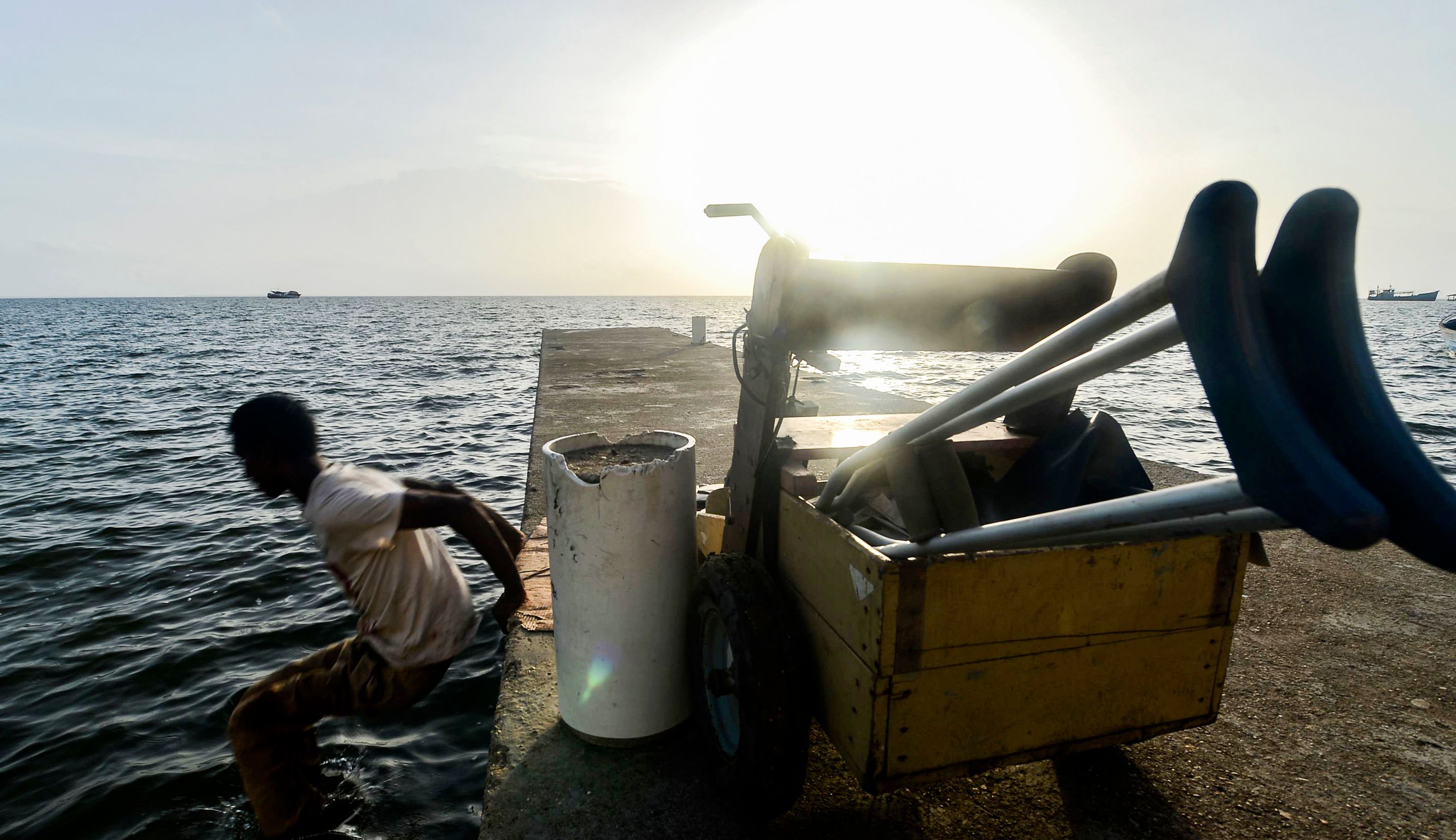 Disabled diver Ernesto Maklin jumps from a dock into the water in Puerto Lempira, Honduras, on July 8, 2019. - Thousands of fishing divers of the Mosquitia region, where lobster diving industry is the most important incoming for the economy, suffer decompression sickness that can cause pain in the muscles and joints, cramps, numbness, nausea, permanent paralysis and even death. (Photo by Orlando SIERRA / AFP)