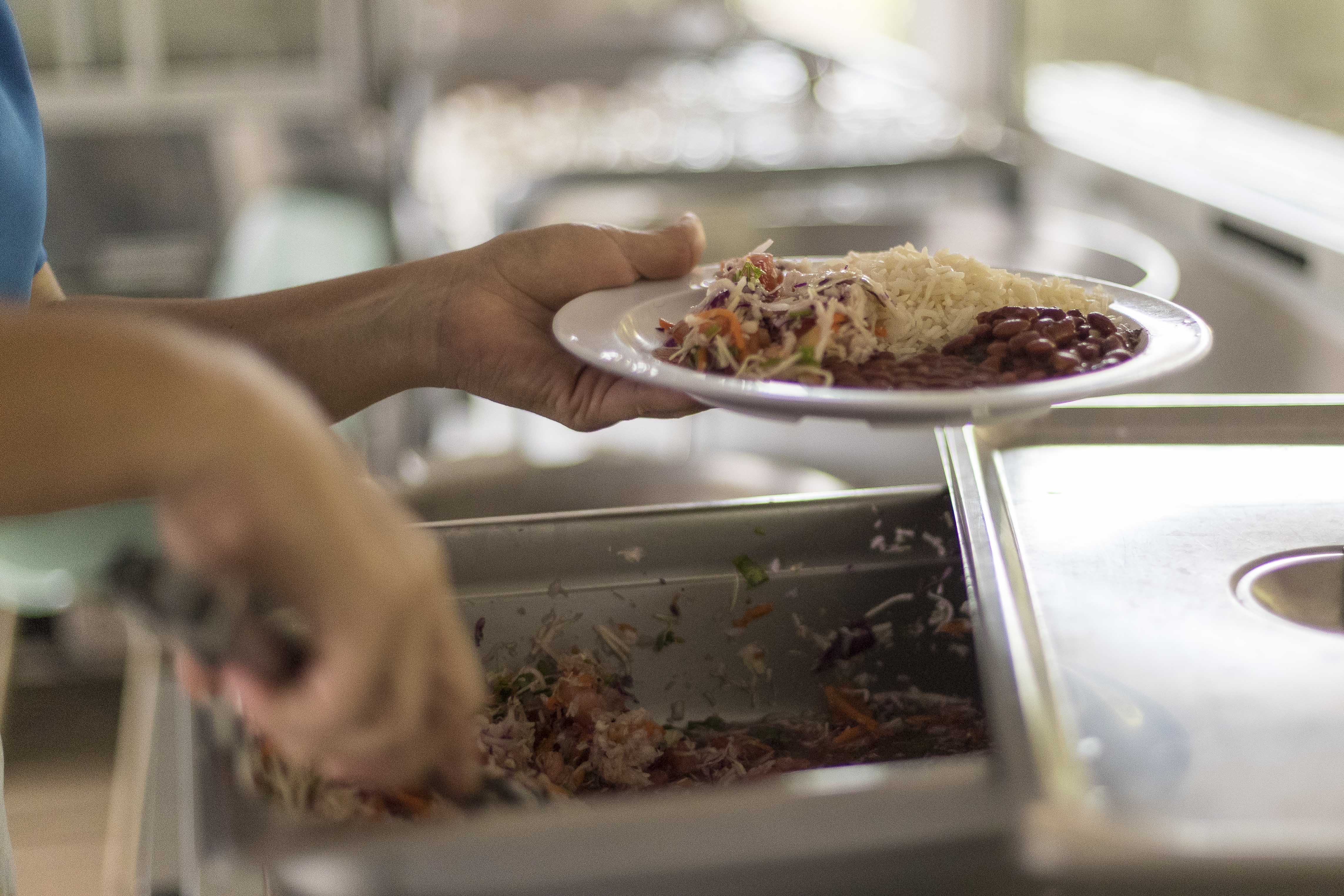 02/06/2017, San José, Turrubares, fotografías del comedor del CTP de Turrubares, hay una ley que obliga a los centros educativos a comprar los suministros de comida al CNP que según los directores de escuelas y colegios el CNP vende mas caro los alimentos, nolos entrega a tiempo y son de baja calidad. Fotografía José Cordero