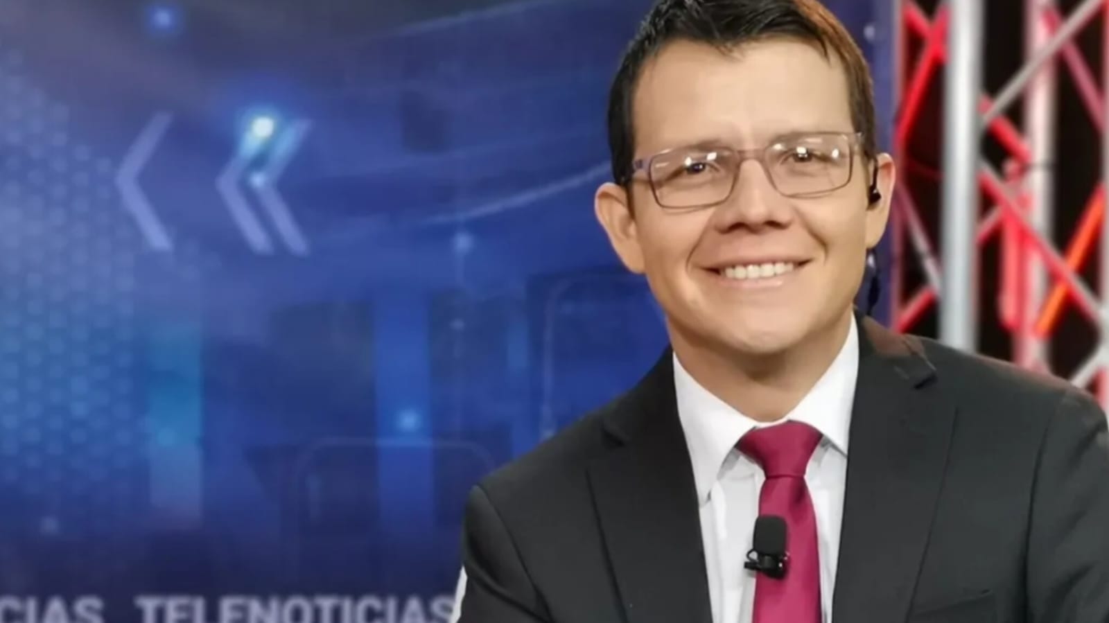 Adrián Marín Telenoticias
