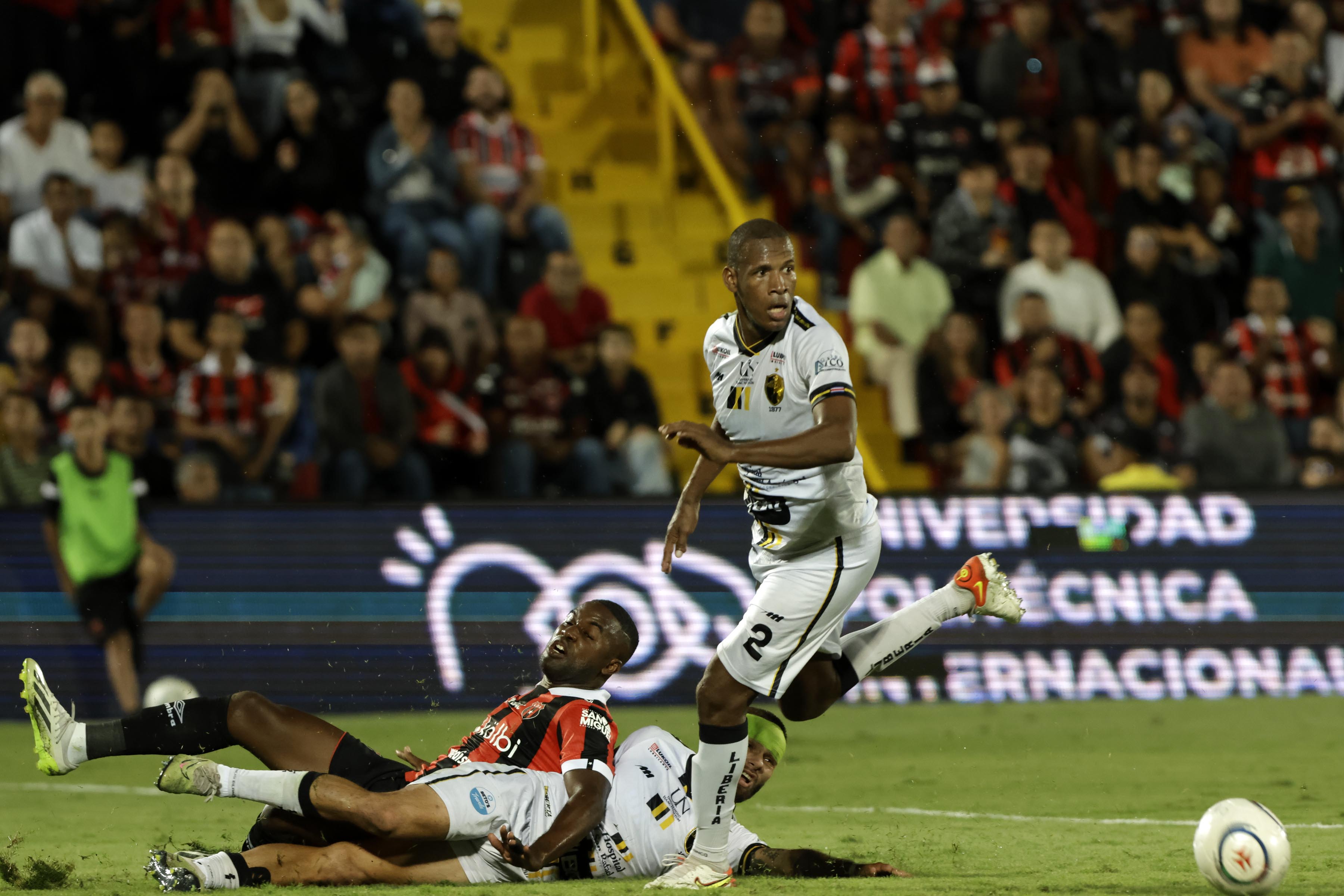 Alajuelense y Liberia se pelearon con el gol en el Morera Soto | La Nación