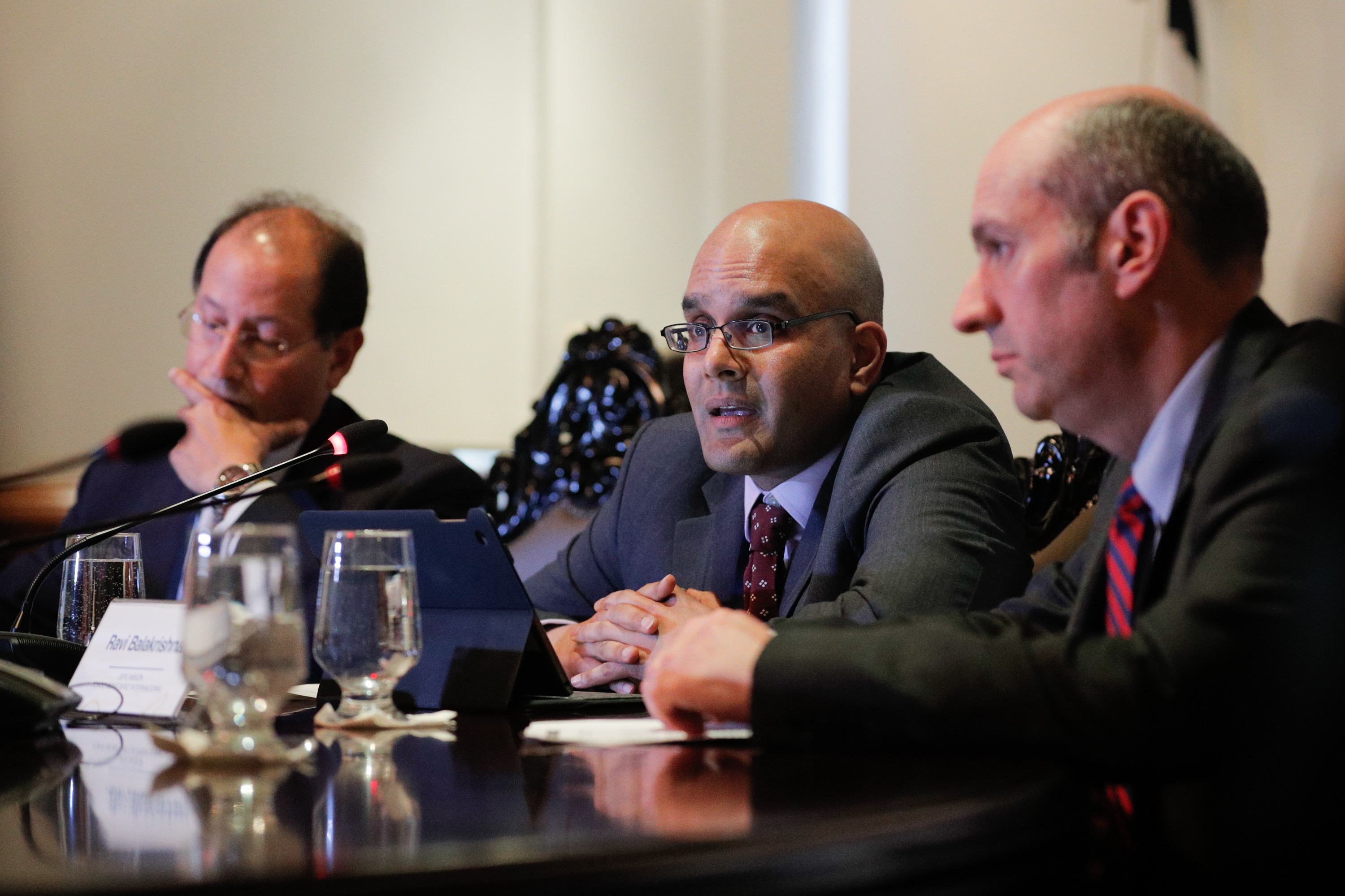 En febrero pasado la misión del Fondo Monetario Internacional realizó una conferencia de prensa sobre la visita. En la foto aparece (de izquiera a derecha) Gerardo Peraza, representante Residente Regional para América Central, Panamá y la República Dominicana del FMI, Ravi Balakrishnan, jefe de la misión y Rodrigo Cubero, presidente del Banco Central. Foto Jeffrey Zamora
