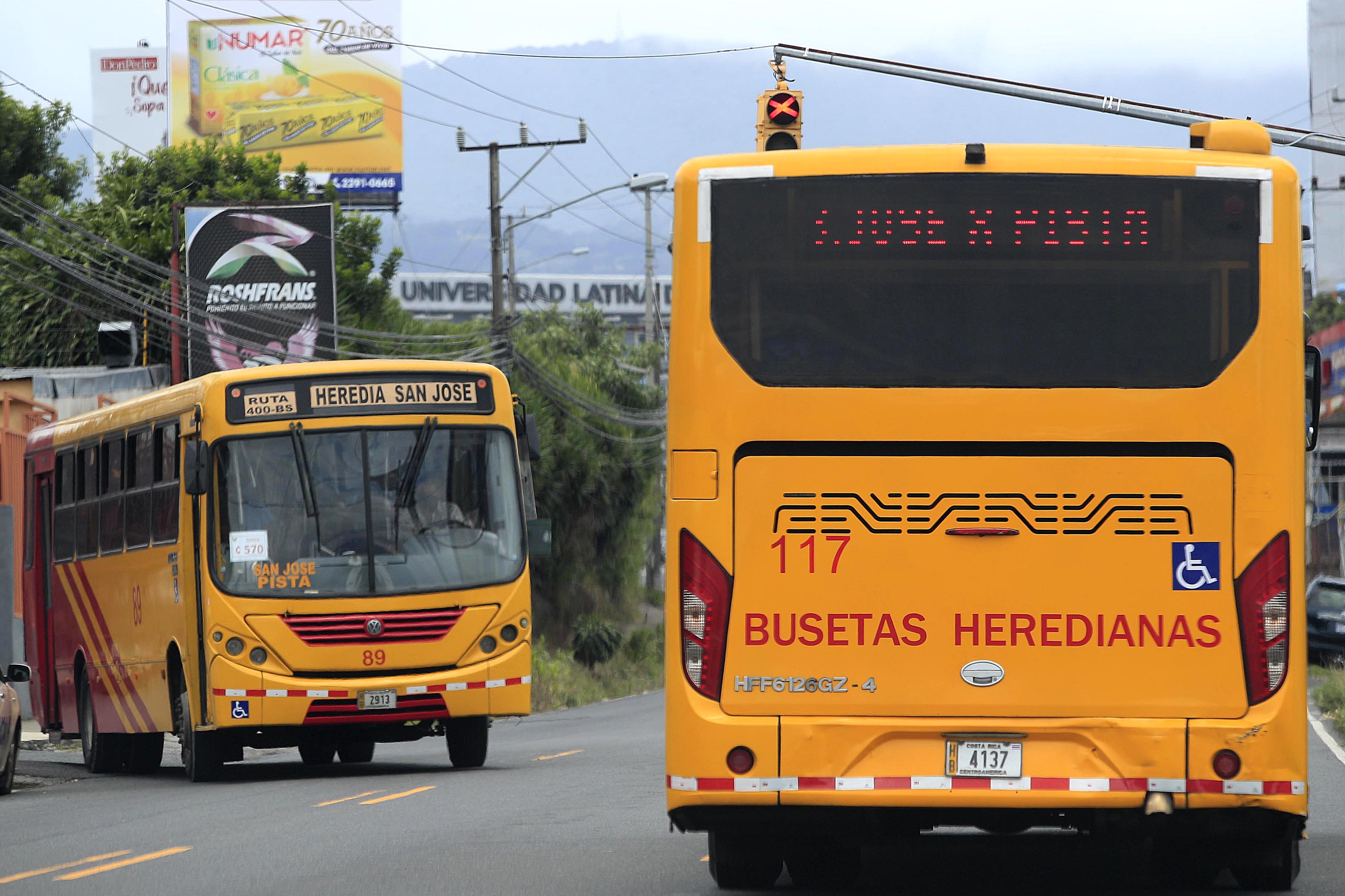 29/08/2021 Heredia. Riña dentro de plantel de Busetas Heredianas, cerca del Mall Paseo Las Flores, dejó tres hombres heridos. No está claro qué motivo el enfrentamiento; solo uno de los afectados necesitó traslado a centro médico. Foto: Rafael Pacheco Granados